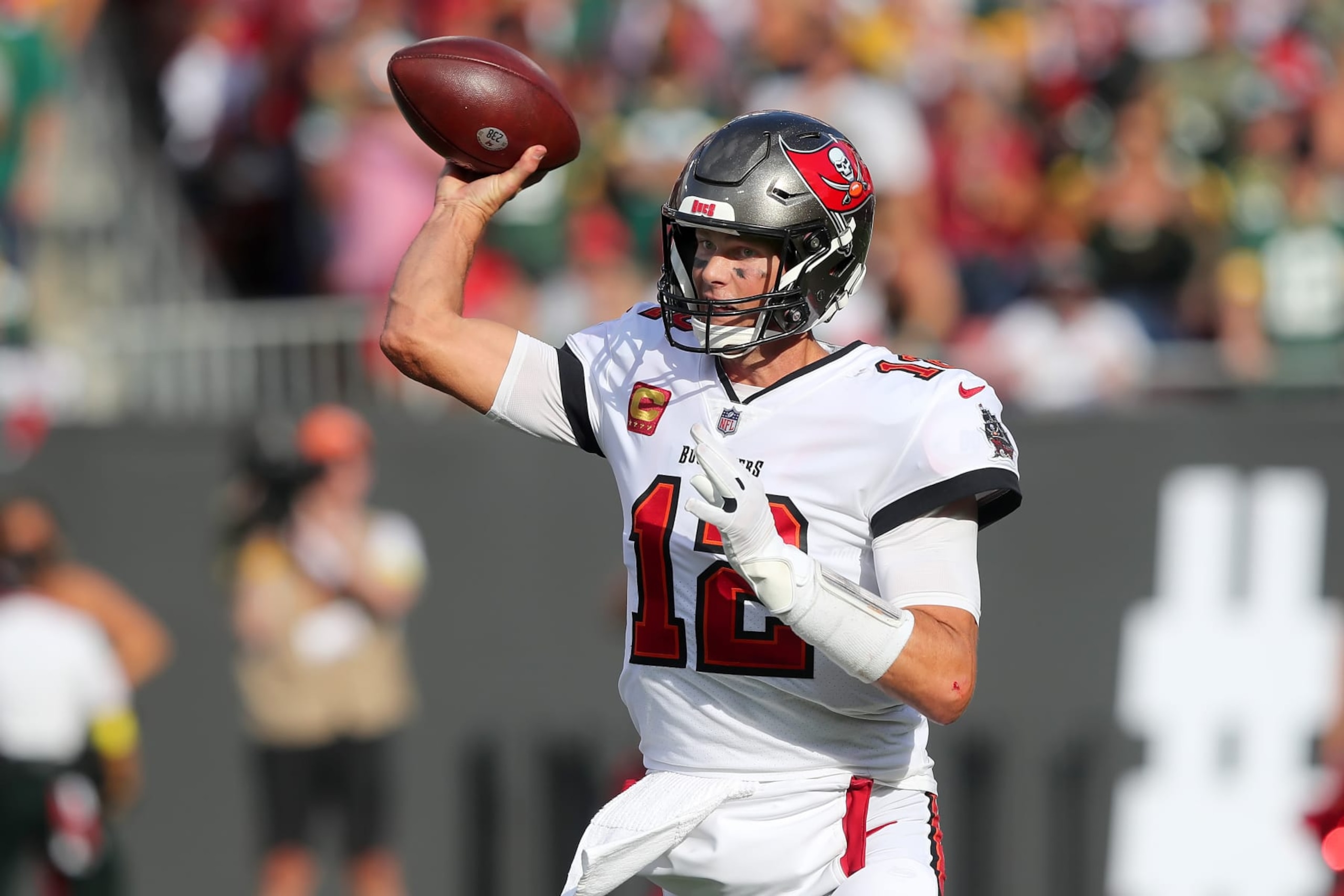 TAMPA, FL - SEPTEMBER 25: Tampa Bay Buccaneers Quarterback Tom Brady (12) throws a pass during the regular season game between the Green Bay Packers and the Tampa Bay Buccaneers on September 25, 2022 at Raymond James Stadium in Tampa, Florida. (Photo by Cliff Welch/Icon Sportswire via Getty Images)