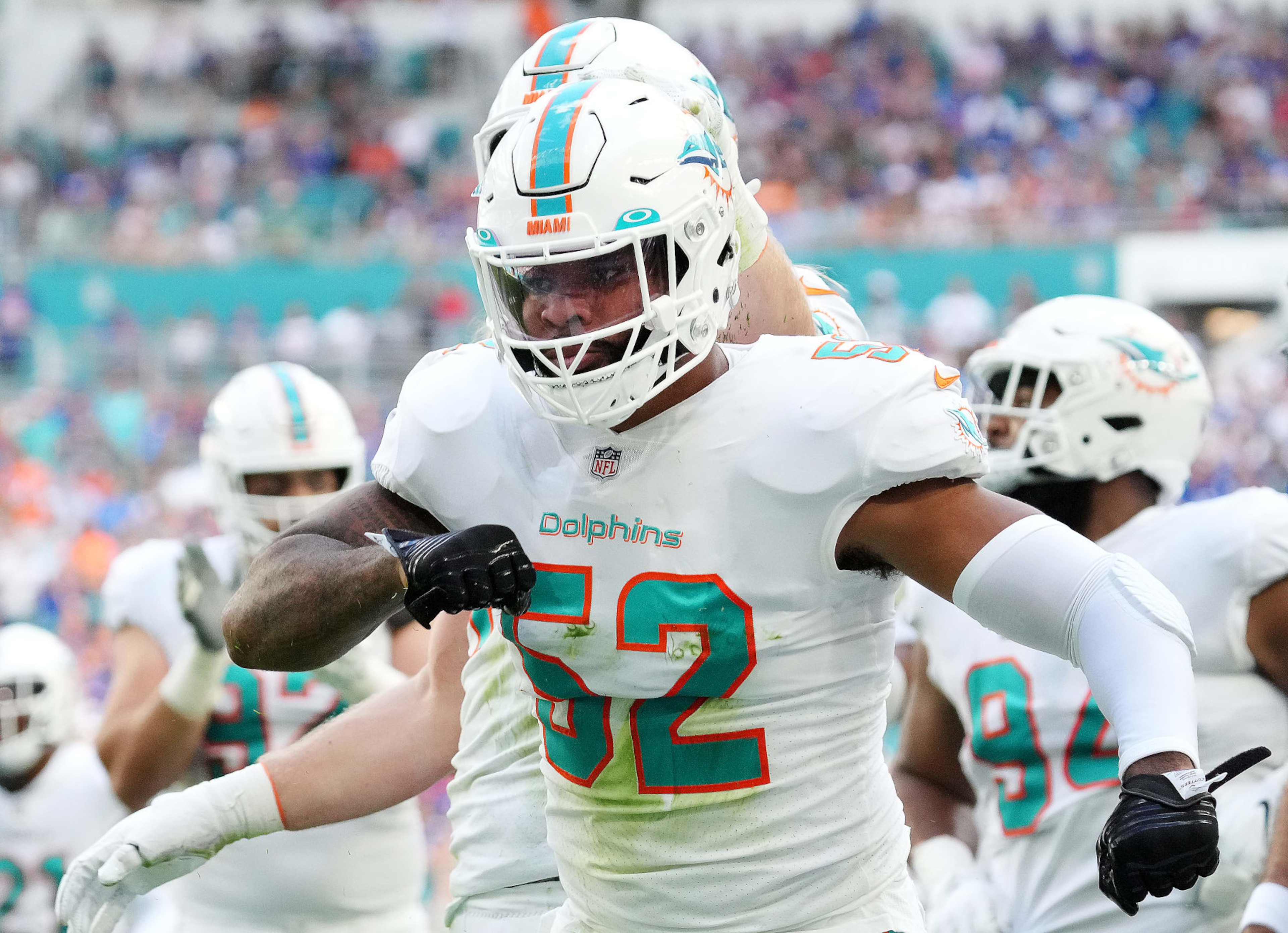 MIAMI GARDENS, FLORIDA - DECEMBER 05: Elandon Roberts #52 of the Miami Dolphins celebrates after a defensive play against the New York Giants in the first quarter at Hard Rock Stadium on December 05, 2021 in Miami Gardens, Florida. (Photo by Mark Brown/Getty Images) MIAMI GARDENS, FLORIDA - DECEMBER 05: Elandon Roberts #52 of the Miami Dolphins celebrates after a defensive play against the New York Giants in the first quarter at Hard Rock Stadium on December 05, 2021 in Miami Gardens, Florida. (Photo by Mark Brown/Getty Images)