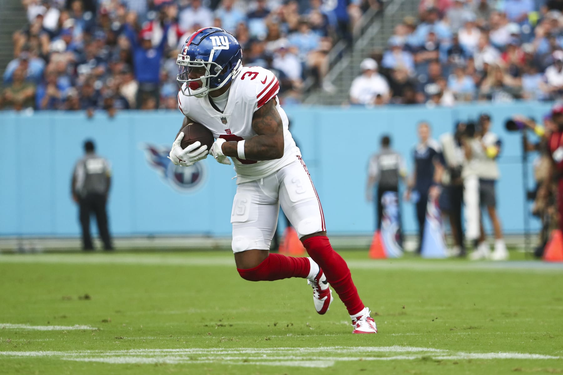 NASHVILLE, FL - SEPTEMBER 11: Sterling Shepard #3 of the New York Giants carries the ball during an NFL football game against the Tennessee Titans at Nissan Stadium on September 11, 2022 in Nashville, Tennessee. (Photo by Kevin Sabitus/Getty Images)