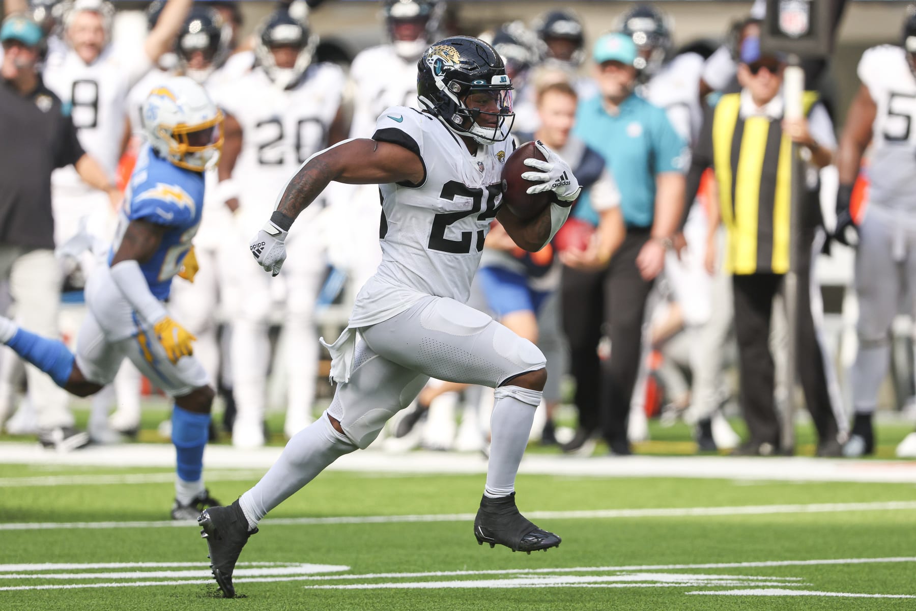 INGLEWOOD, CALIFORNIA - SEPTEMBER 25: James Robinson #25 of the Jacksonville Jaguars scores a touchdown during the third quarter against the Los Angeles Chargers at SoFi Stadium on September 25, 2022 in Inglewood, California. (Photo by Sean M. Haffey/Getty Images)