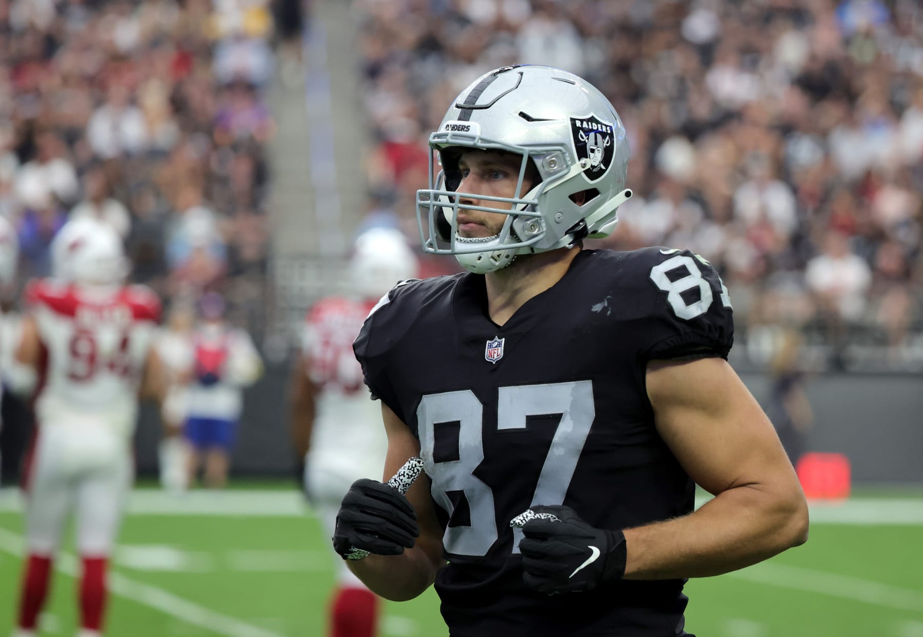 LAS VEGAS, NEVADA - SEPTEMBER 18: Tight end Foster Moreau #87 of the Las Vegas Raiders runs to the sideline during a game against the Arizona Cardinals at Allegiant Stadium on September 18, 2022 in Las Vegas, Nevada. The Cardinals defeated the Raiders 29-23 in overtime. (Photo by Ethan Miller/Getty Images)