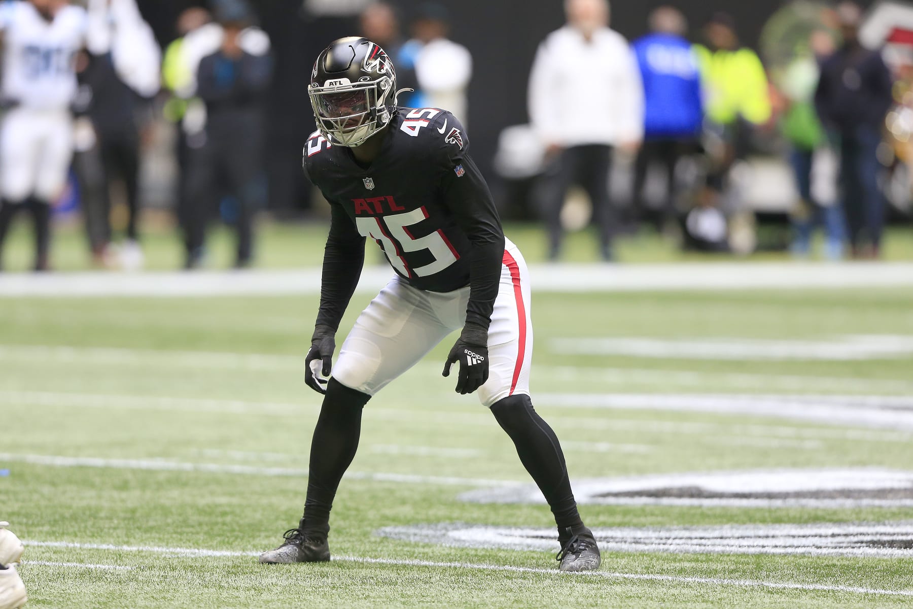 ATLANTA, GA - OCTOBER 31: Deion Jones #45 of the Atlanta Falcons during the Week 8 NFL game between the Atlanta Falcons and the Carolina Panthers on October  31, 2021 at Mercedes-Benz Stadium in Atlanta, Georgia. (Photo by David J. Griffin/Icon Sportswire via Getty Images)