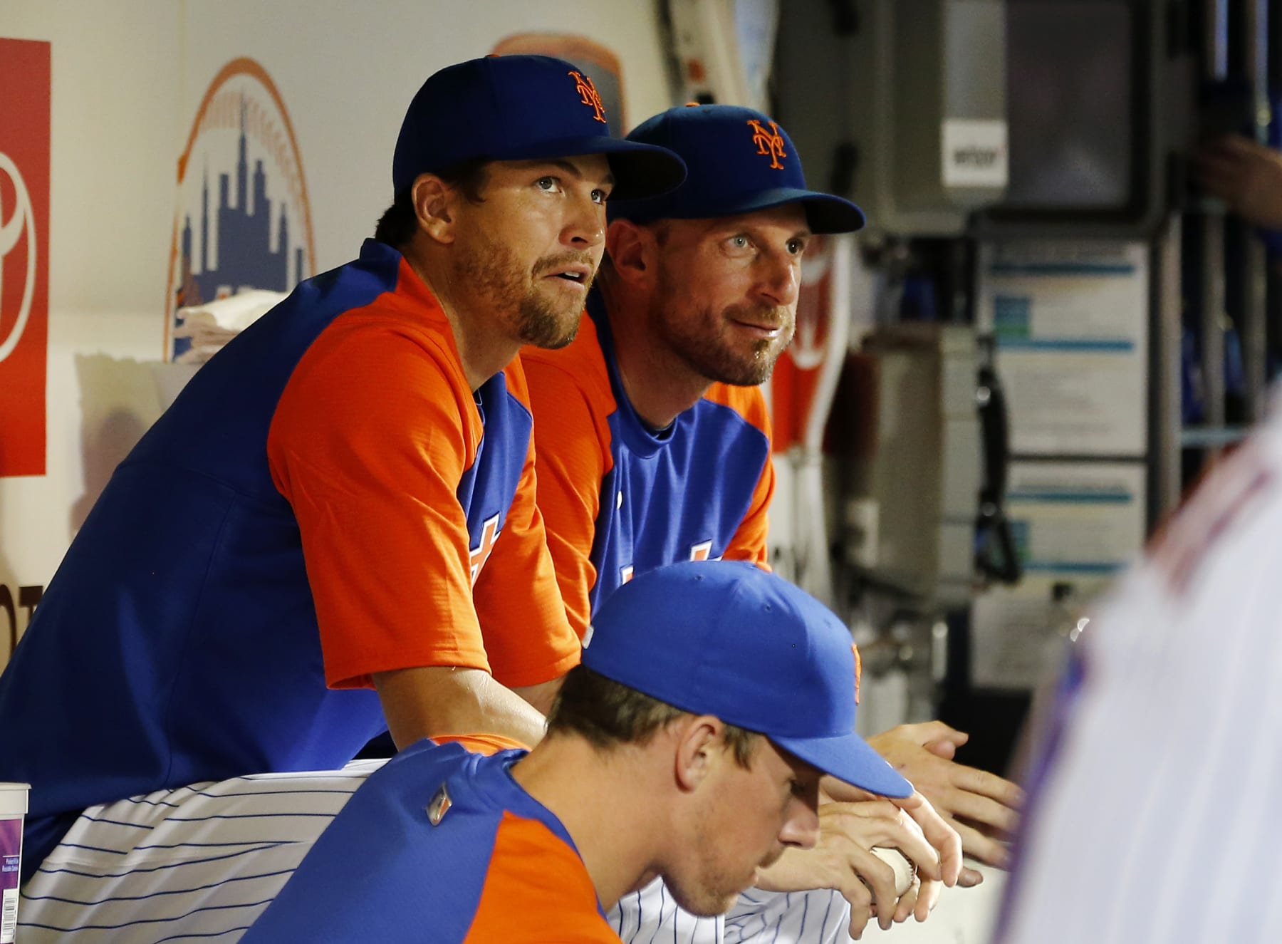 NEW YORK, NEW YORK - AUGUST 04:  Jacob deGrom #48 (L) and Max Scherzer #21 of the New York Mets look on from the dugout during a game against the Atlanta Braves at Citi Field on August 04, 2022 in New York City. The Mets defeated the Braves 6-4. (Photo by Jim McIsaac/Getty Images)