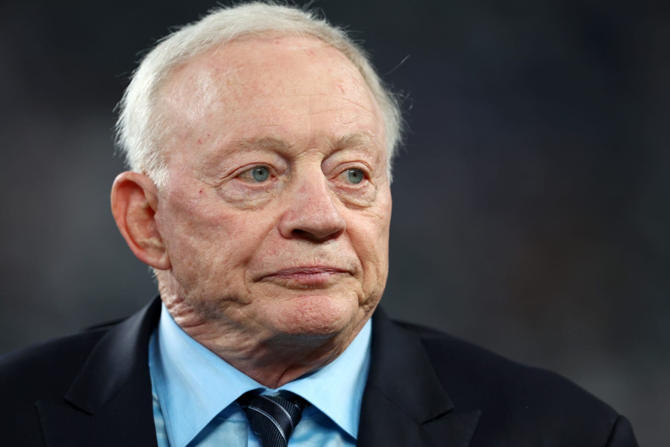EAST RUTHERFORD, NEW JERSEY - SEPTEMBER 26: Dallas Cowboys team owner Jerry Jones looks on prior to the game between the Dallas Cowboys and the New York Giants at MetLife Stadium on September 26, 2022 in East Rutherford, New Jersey. (Photo by Elsa/Getty Images) EAST RUTHERFORD, NEW JERSEY - SEPTEMBER 26: Dallas Cowboys team owner Jerry Jones looks on prior to the game between the Dallas Cowboys and the New York Giants at MetLife Stadium on September 26, 2022 in East Rutherford, New Jersey. (Photo by Elsa/Getty Images)