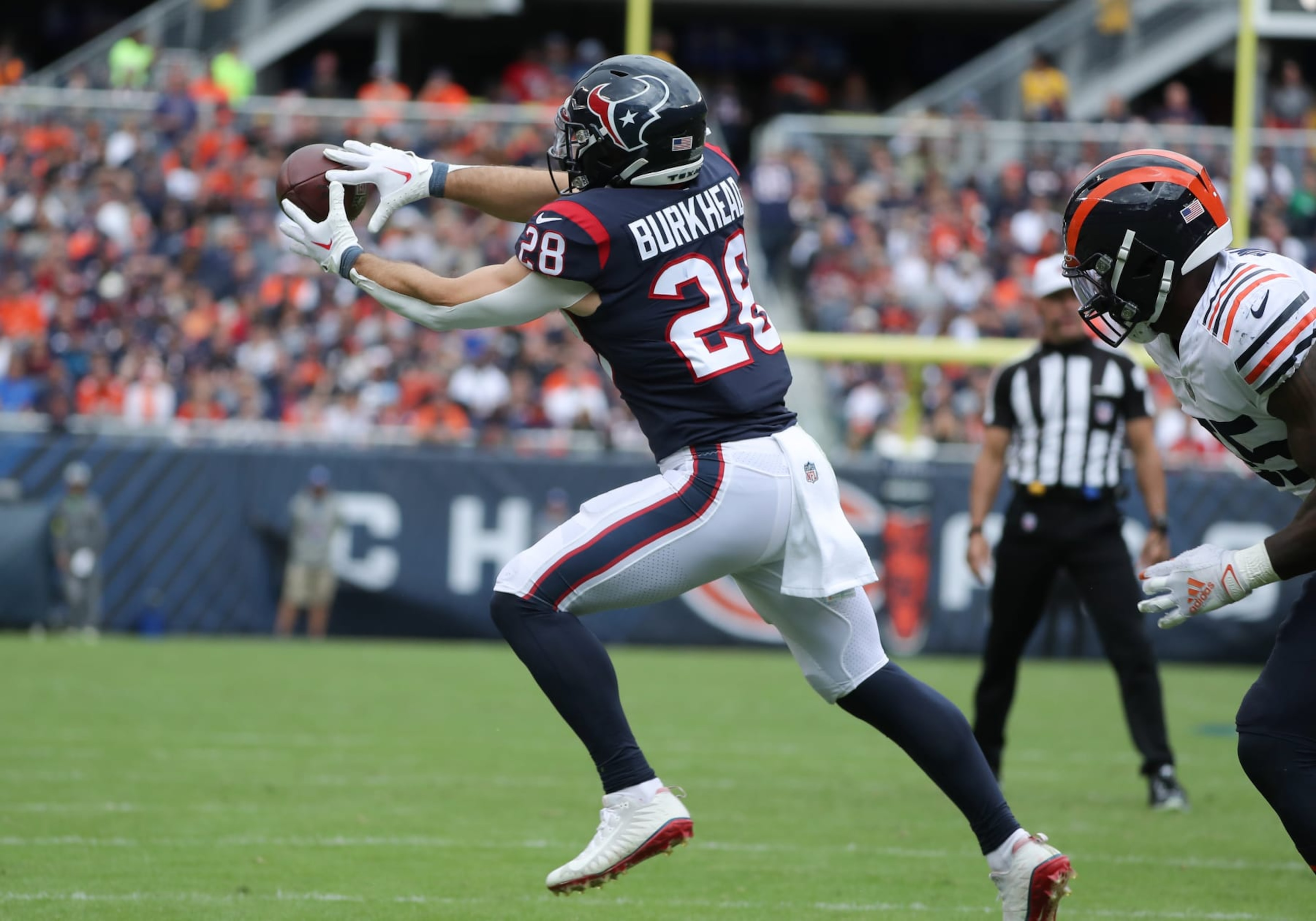 CHICAGO, IL - SEPTEMBER 25: Houston Texans running back Rex Burkhead (28) makes a catch during a game between the Houston Texans and the Chicago Bears on September 25, 2022 at Soldier Field in Chicago, IL. (Photo by Melissa Tamez/Icon Sportswire via Getty Images)