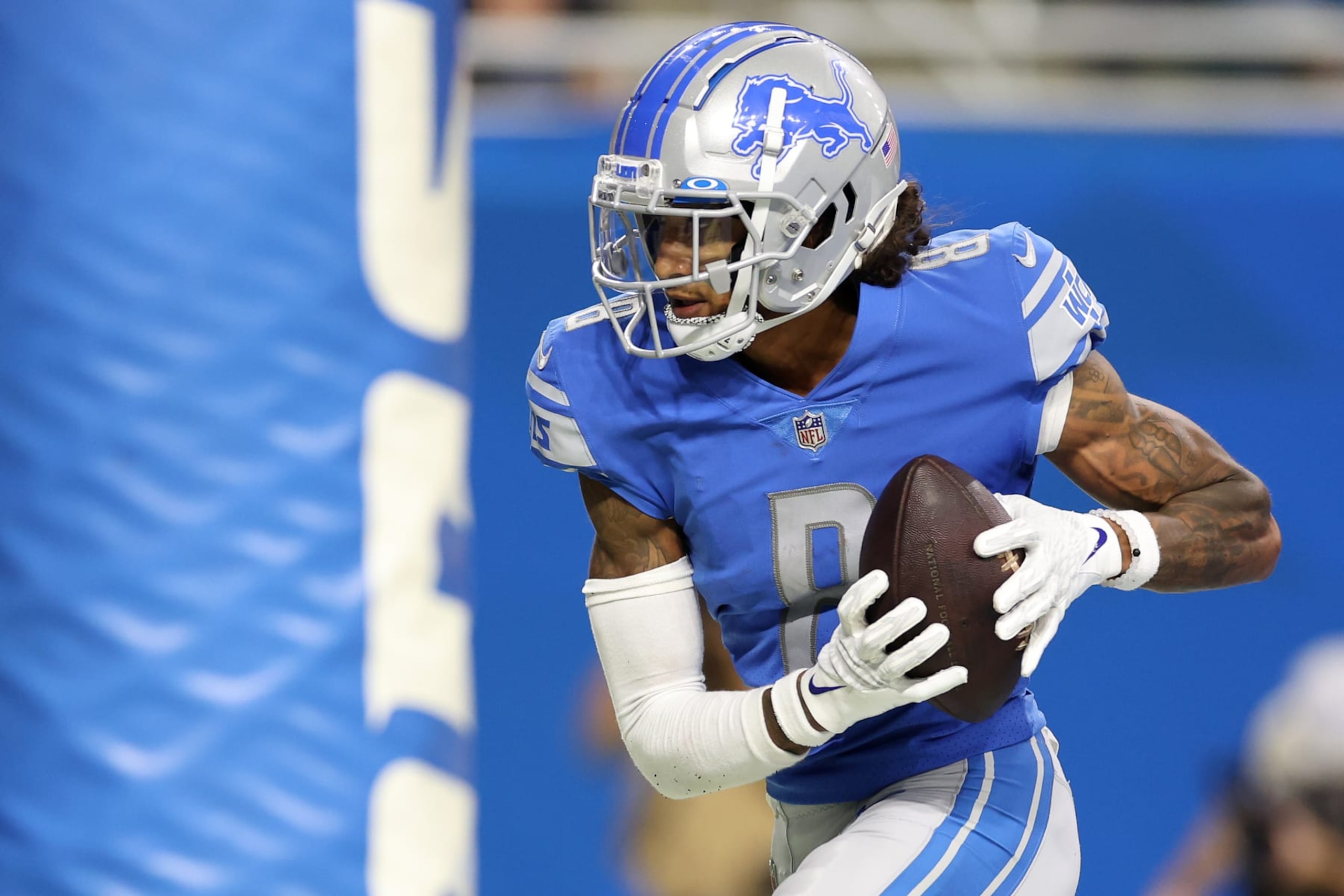 DETROIT, MICHIGAN - SEPTEMBER 18: Josh Reynolds #8 of the Detroit Lions scores a touchdown against the Washington Commanders during the second quarter at Ford Field on September 18, 2022 in Detroit, Michigan. (Photo by Gregory Shamus/Getty Images)