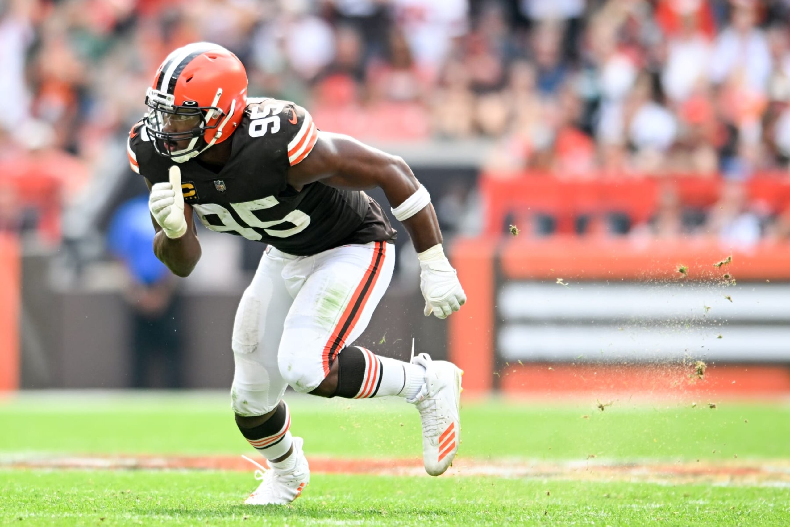 CLEVELAND, OH - SEPTEMBER 18: Myles Garrett #95 of the Cleveland Browns rushes the line of scrimmage during the second half against the New York Jets at FirstEnergy Stadium on September 18, 2022 in Cleveland, Ohio. (Photo by Nick Cammett/Diamond Images via Getty Images)