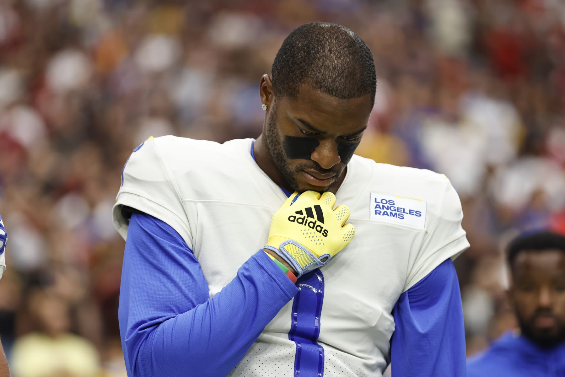 GLENDALE, ARIZONA - SEPTEMBER 25: Allen Robinson II #1 of the Los Angeles Rams takes a moment during the national anthem prior to an NFL football game between the Arizona Cardinals and the Los Angeles Rams at State Farm Stadium on September 25, 2022 in Glendale, Arizona. The Los Angeles Rams won 20-12. (Photo by Michael Owens/Getty Images)