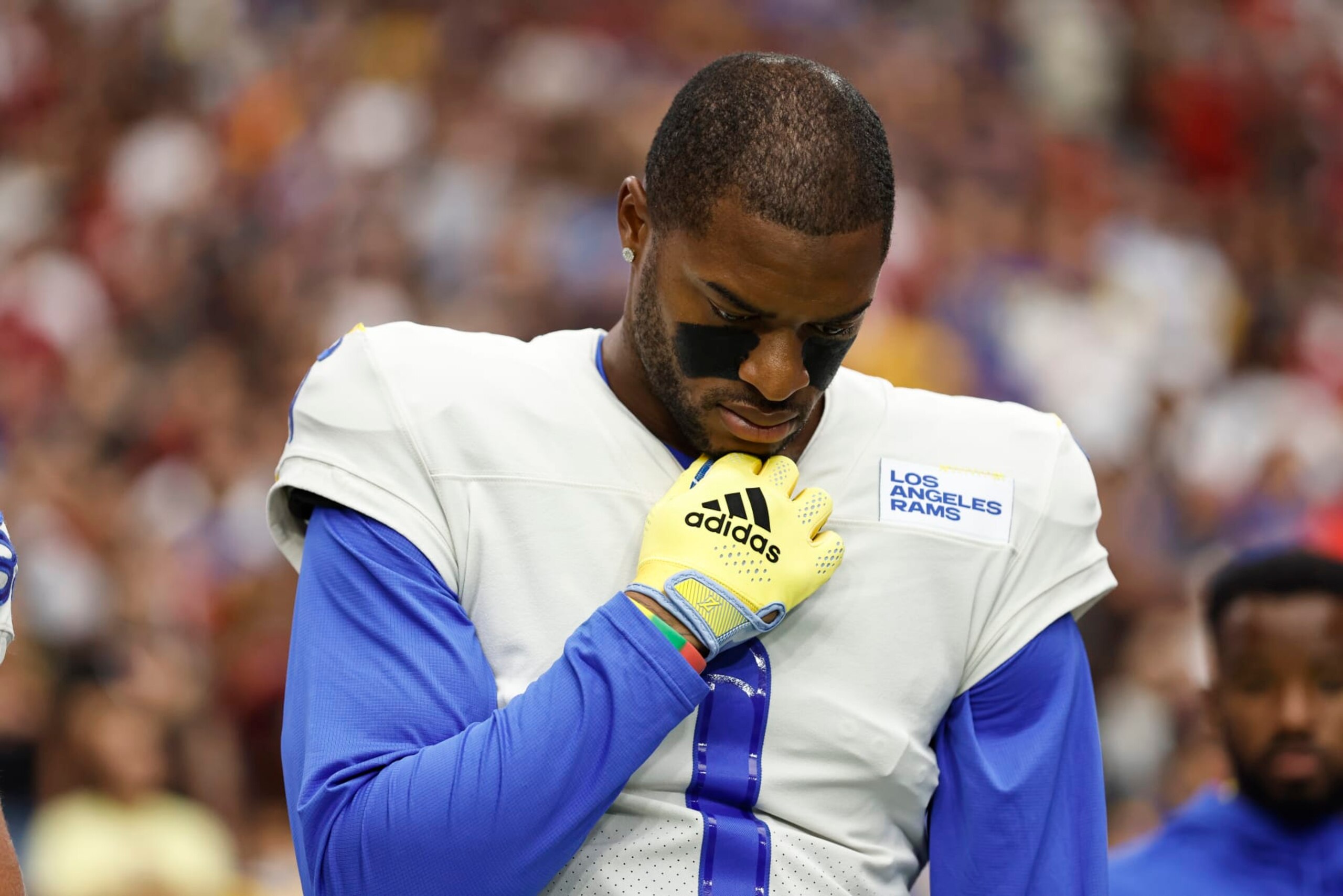 GLENDALE, ARIZONA - SEPTEMBER 25: Allen Robinson II #1 of the Los Angeles Rams takes a moment during the national anthem prior to an NFL football game between the Arizona Cardinals and the Los Angeles Rams at State Farm Stadium on September 25, 2022 in Glendale, Arizona. The Los Angeles Rams won 20-12. (Photo by Michael Owens/Getty Images)