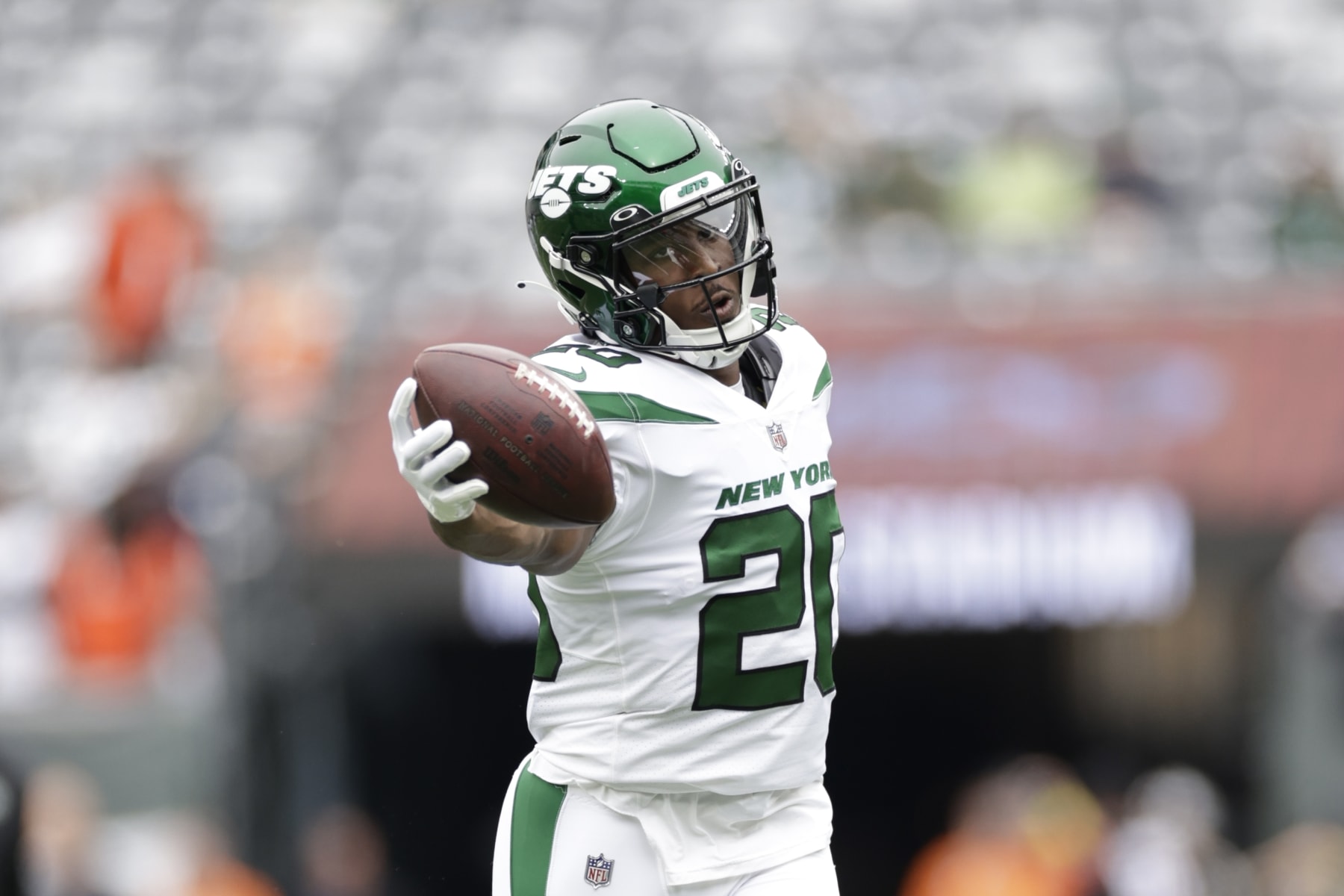 New York Jets running back Breece Hall (20) warms up before an NFL football game against the Cincinnati Bengals Sunday, Sept. 25, 2022, in East Rutherford, N.J. (AP Photo/Adam Hunger)