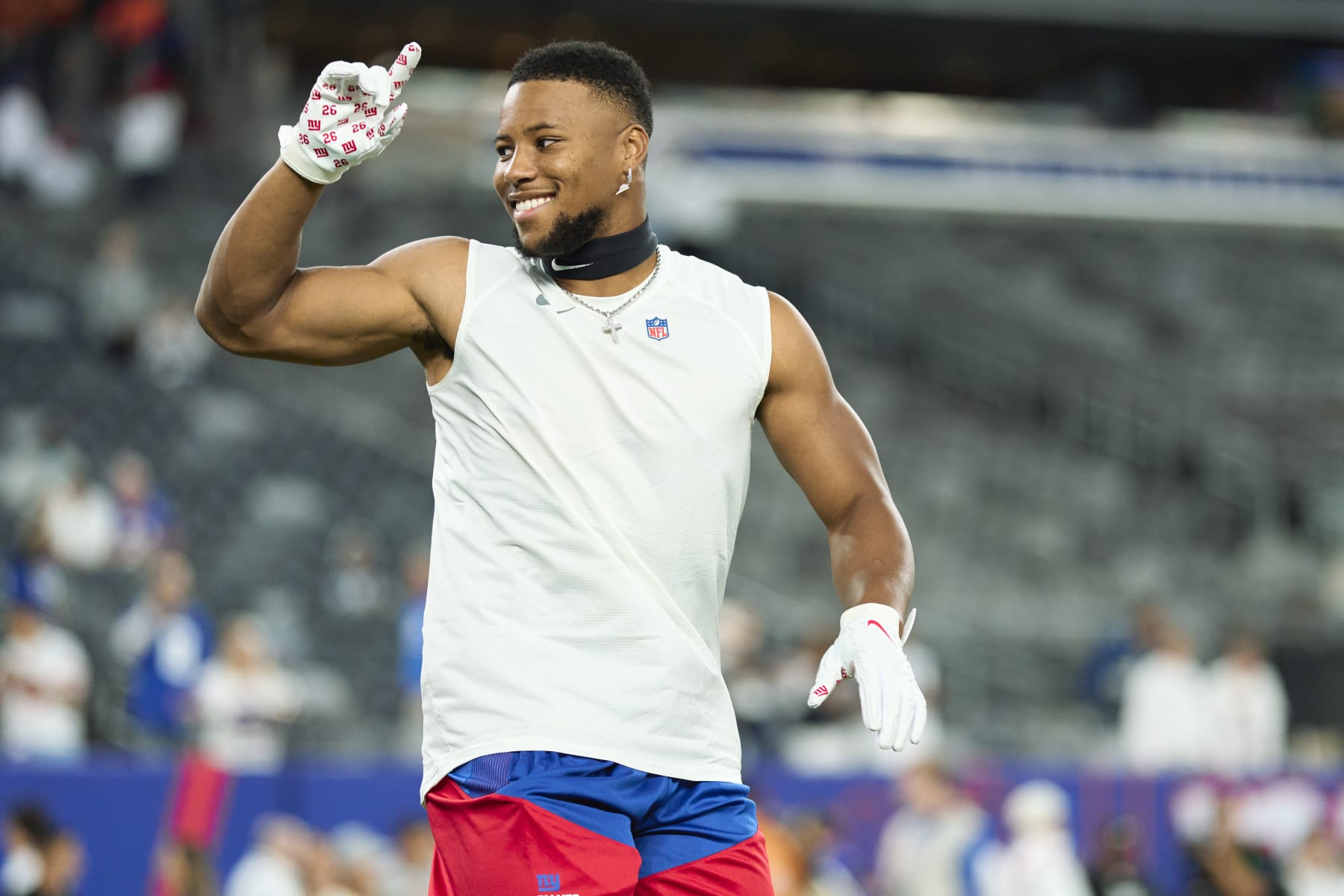 EAST RUTHERFORD, NJ - SEPTEMBER 26: Saquon Barkley #26 of the New York Giants warms up before kickoff against the Dallas Cowboys at MetLife Stadium on September 26, 2022 in East Rutherford, New Jersey. (Photo by Cooper Neill/Getty Images)