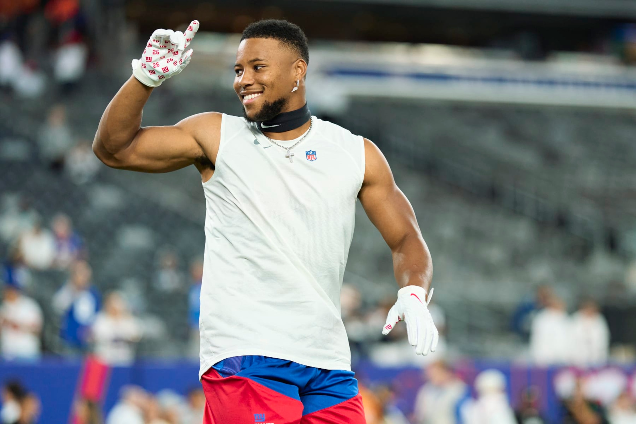 EAST RUTHERFORD, NJ - SEPTEMBER 26: Saquon Barkley #26 of the New York Giants warms up before kickoff against the Dallas Cowboys at MetLife Stadium on September 26, 2022 in East Rutherford, New Jersey. (Photo by Cooper Neill/Getty Images)