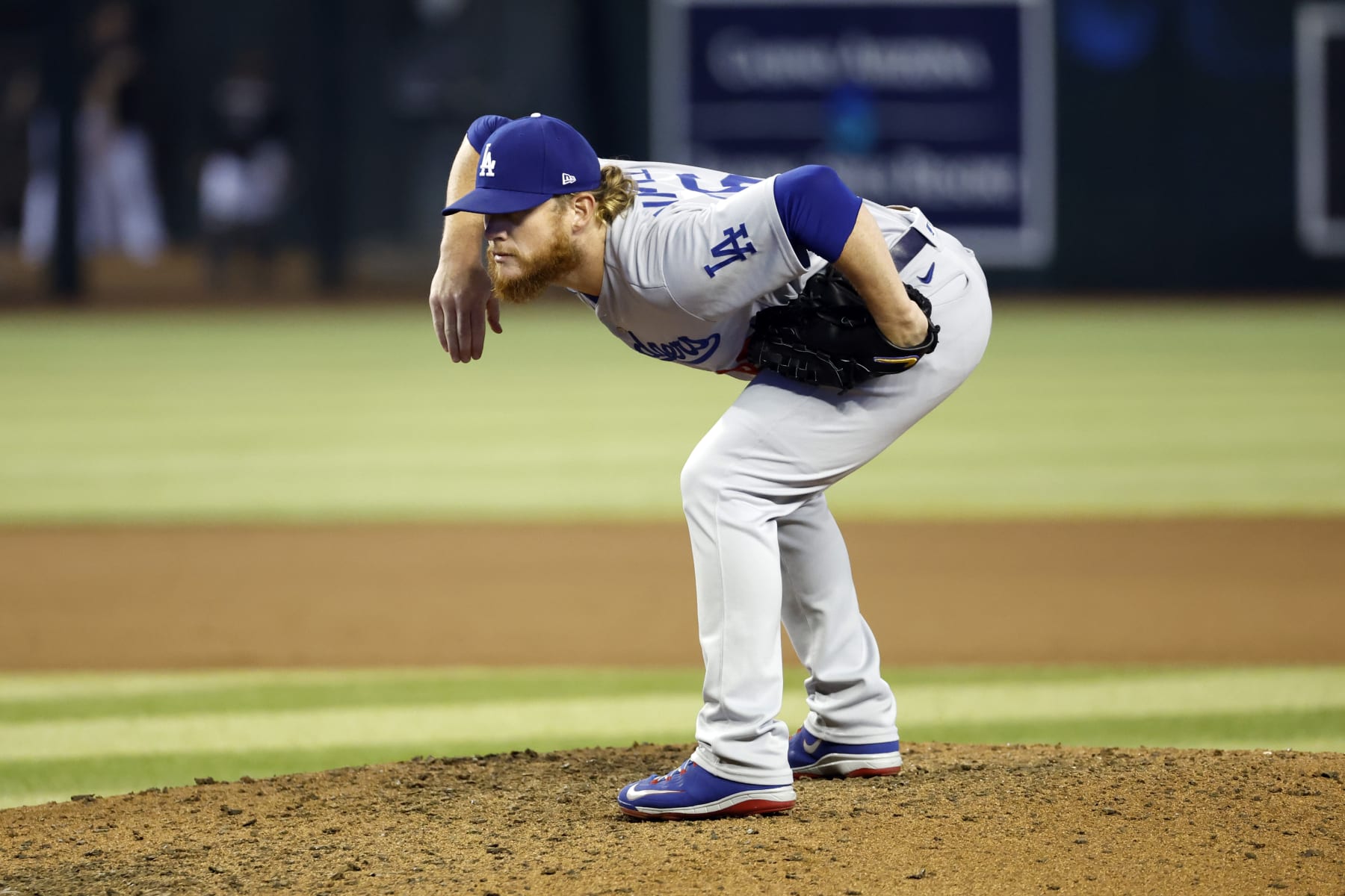 PHOENIX, ARIZONA - SEPTEMBER 14:  Pitcher Craig Kimbrel #46 of the Los Angeles Dodgers takes the sign in the 10th inning against the Arizona Diamondbacks at Chase Field on September 14, 2022 in Phoenix, Arizona. (Photo by Chris Coduto/Getty Images)