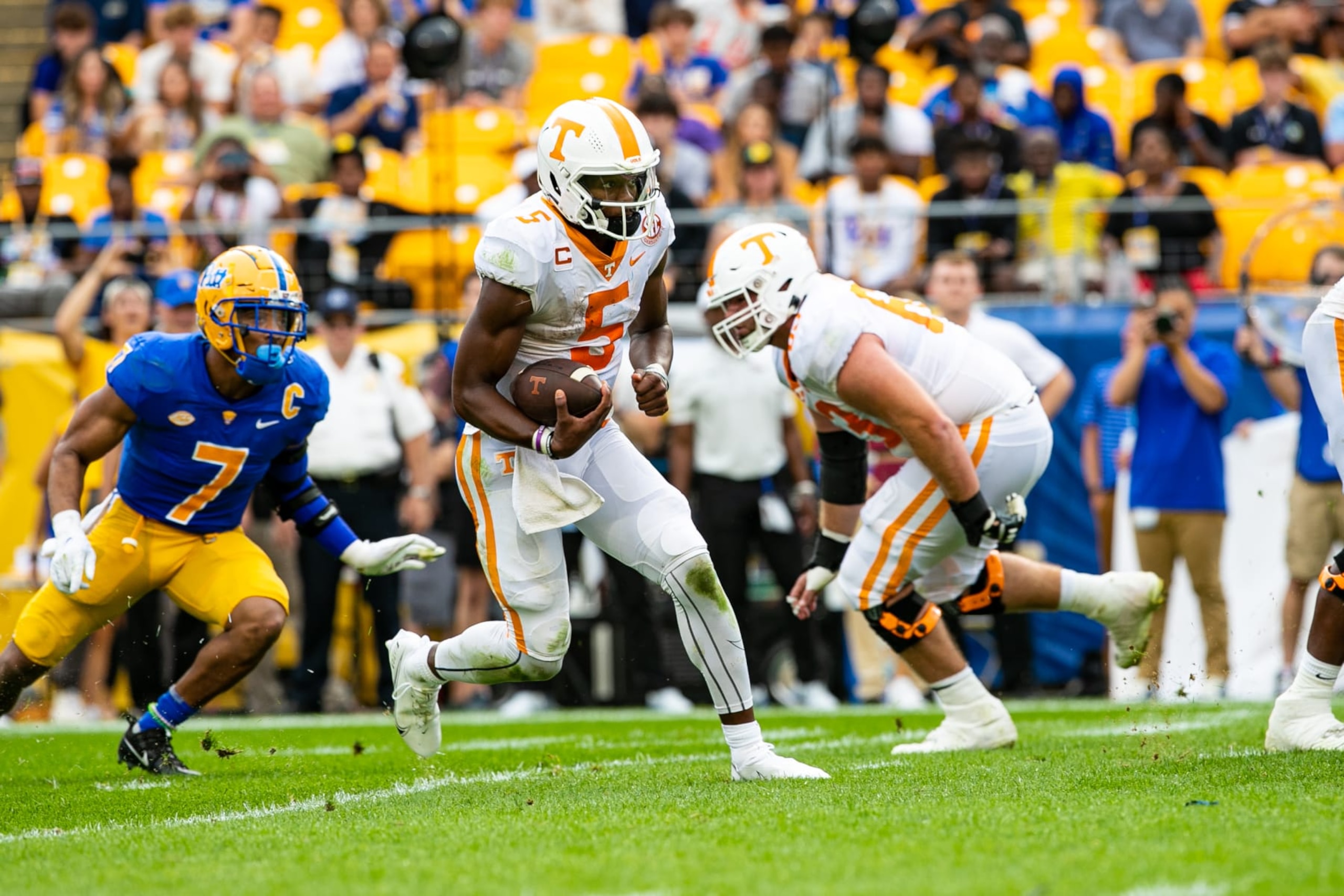 PITTSBURGH, PA - SEPTEMBER 10: Tennessee Volunteers quarterback Hendon Hooker (5) rushes with the ball during the college football game between the Tennessee Volunteers and the Pittsburgh Panthers on September 10, 2022 at Acrisure Stadium in Pittsburgh, PA. (Photo by Mark Alberti/Icon Sportswire via Getty Images)