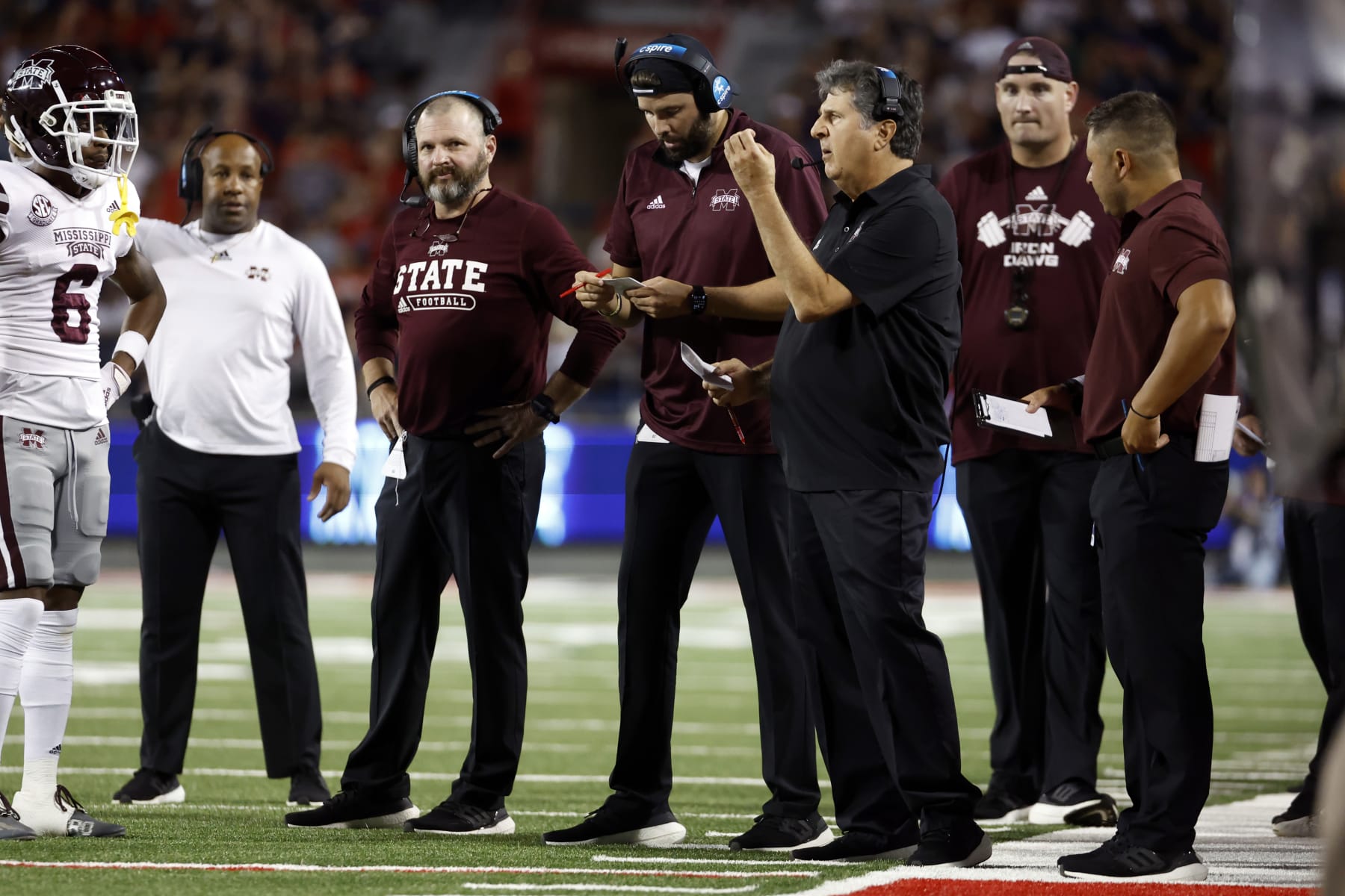 Mississippi State head coach Mike Leach, center, calls a play in the first half against Arizona during an NCAA college football game, Saturday, Sept. 10, 2022, in Tucson, Ariz. (AP Photo/Chris Coduto)