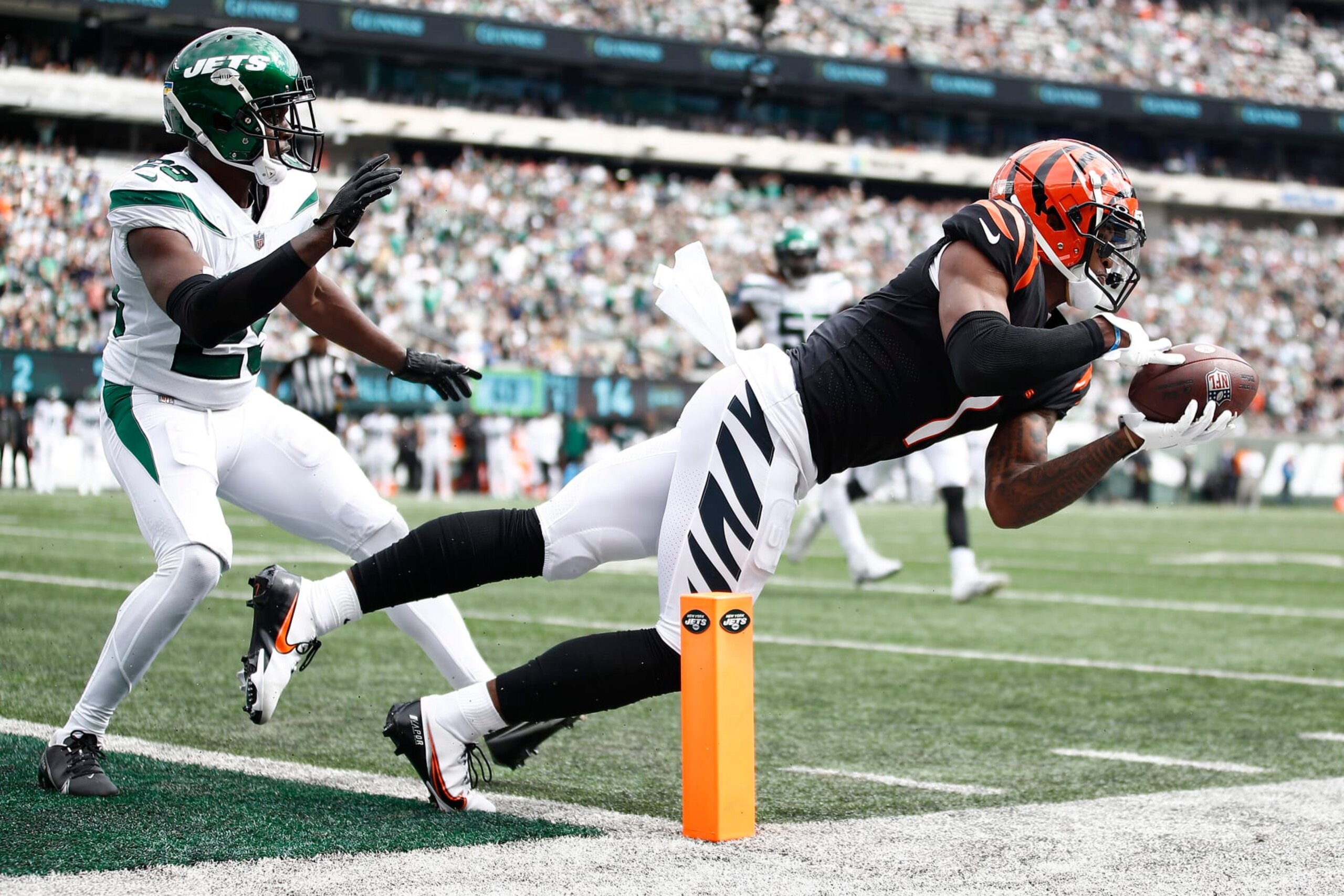 EAST RUTHERFORD, NEW JERSEY - SEPTEMBER 25: Ja'Marr Chase #1 of the Cincinnati Bengals makes a catch for a gain while defended by Lamarcus Joyner #29 of the New York Jets during the first half at MetLife Stadium on September 25, 2022 in East Rutherford, New Jersey. (Photo by Sarah Stier/Getty Images)