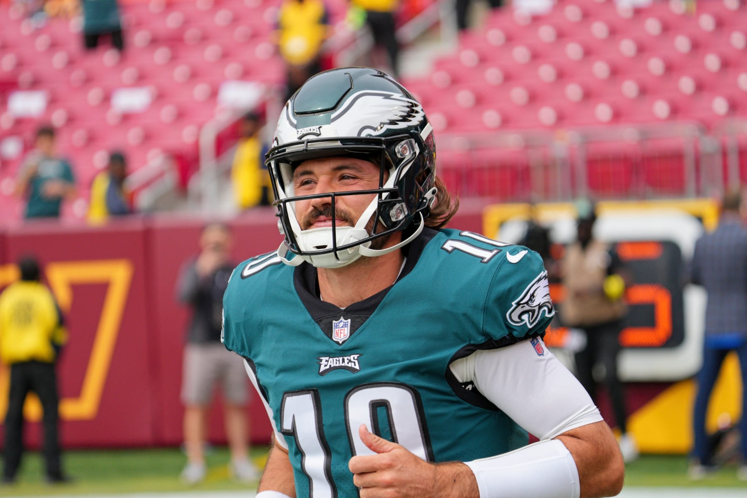 LANDOVER, MD - SEPTEMBER 25: Philadelphia Eagles quarterback Gardner Minshew (10) looks on during the game between the Philadelphia Eagles and the Washington Commanders on September 25, 2022 at Fedex Field in Landover, MD. (Photo by Andy Lewis/Icon Sportswire via Getty Images)
