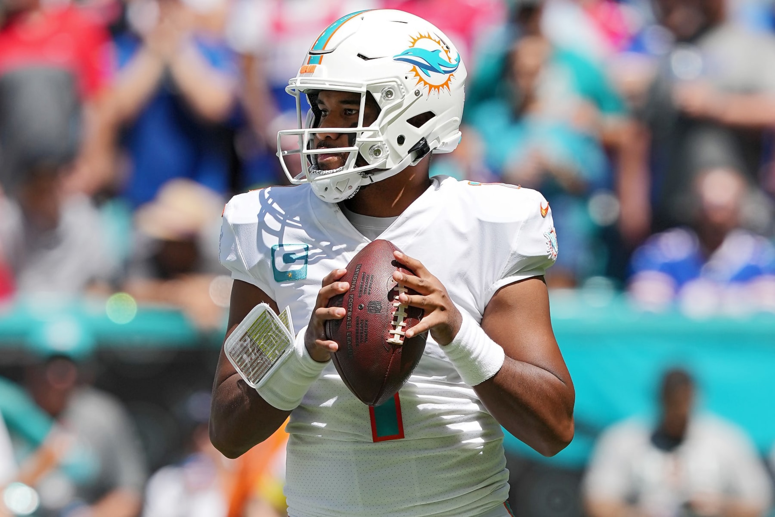 MIAMI GARDENS, FLORIDA - SEPTEMBER 25: Quarterback Tua Tagovailoa #1 of the Miami Dolphins looks to pass the ball during the first half of the game against the Buffalo Bills at Hard Rock Stadium on September 25, 2022 in Miami Gardens, Florida. (Photo by Eric Espada/Getty Images) MIAMI GARDENS, FLORIDA - SEPTEMBER 25: Quarterback Tua Tagovailoa #1 of the Miami Dolphins looks to pass the ball during the first half of the game against the Buffalo Bills at Hard Rock Stadium on September 25, 2022 in Miami Gardens, Florida. (Photo by Eric Espada/Getty Images)