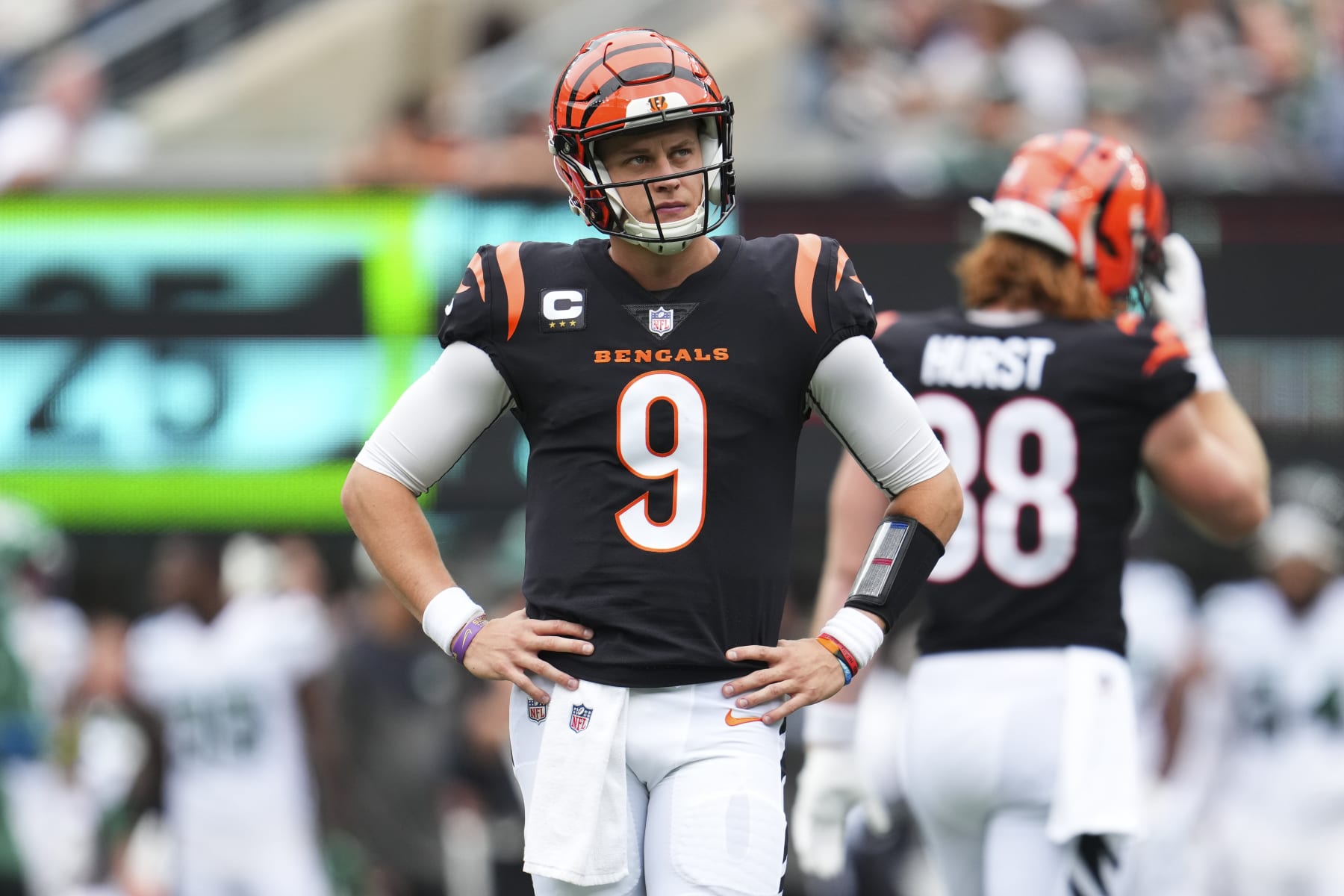 EAST RUTHERFORD, NJ - SEPTEMBER 25: Joe Burrow #9 of the Cincinnati Bengals looks down field against the New York Jets at MetLife Stadium on September 25, 2022 in East Rutherford, New Jersey. (Photo by Cooper Neill/Getty Images)
