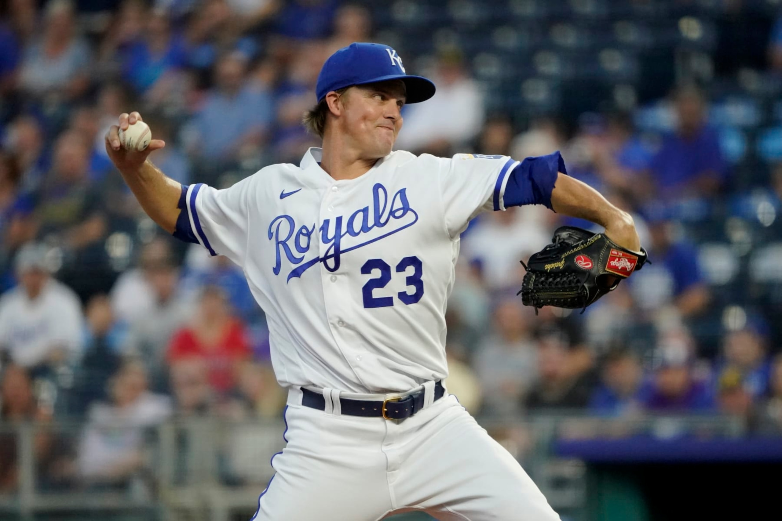 KANSAS CITY, MISSOURI - SEPTEMBER 20: Starting pitcher Zack Greinke #23 of the Kansas City Royals throws a pitch against the Minnesota Twins in the first inning at Kauffman Stadium on September 20, 2022 in Kansas City, Missouri. (Photo by Ed Zurga/Getty Images)