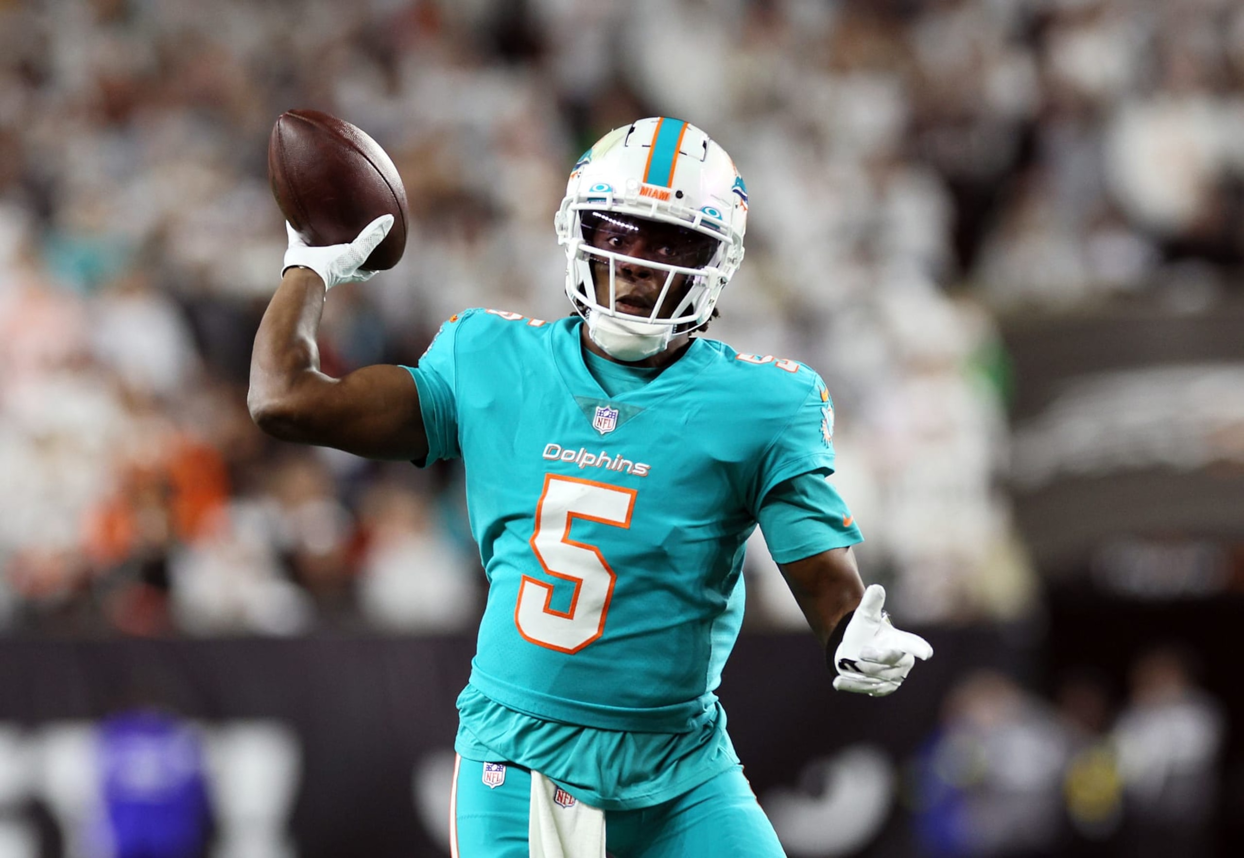 CINCINNATI, OHIO - SEPTEMBER 29:  Quarterback Teddy Bridgewater #5 of the Miami Dolphins passes during the game against the Cincinnati Bengals at Paycor Stadium on September 29, 2022 in Cincinnati, Ohio. (Photo by Andy Lyons/Getty Images)