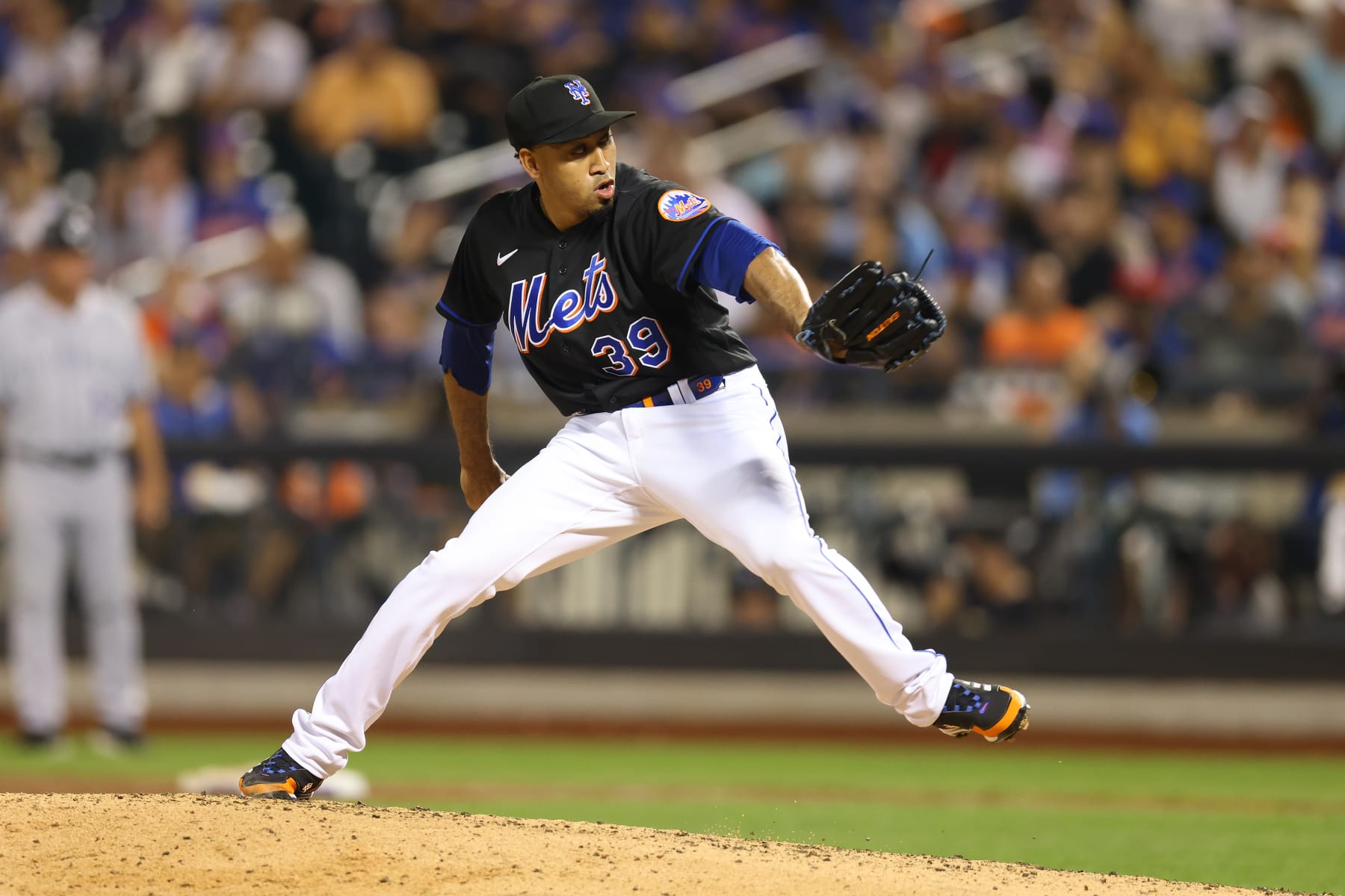 NEW YORK, NEW YORK - AUGUST 26: Edwin Diaz #39 of the New York Mets in action against the Colorado Rockies at Citi Field on August 26, 2022 in New York City. New York Mets defeated the Colorado Rockies 7-6. (Photo by Mike Stobe/Getty Images)