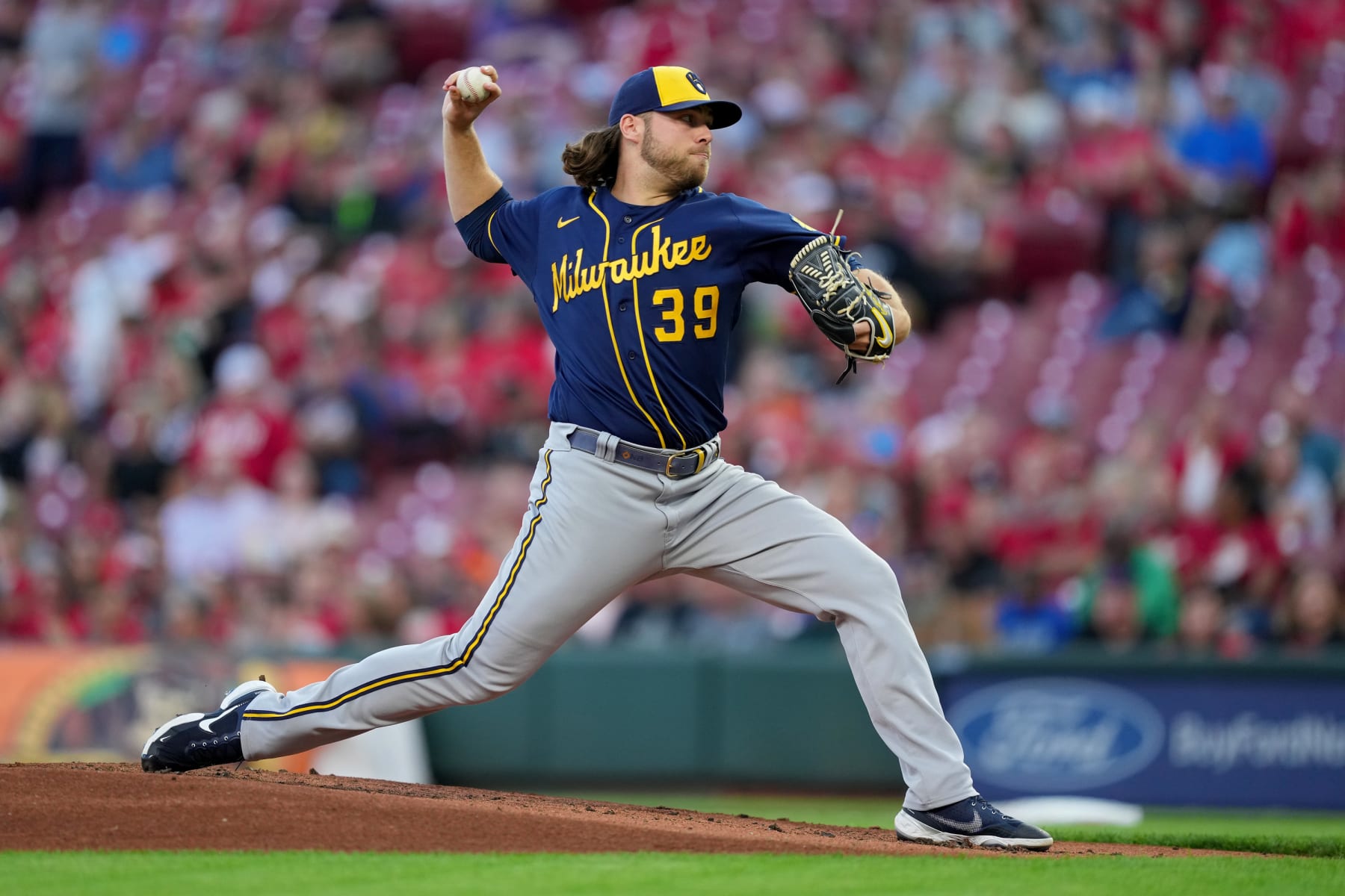 CINCINNATI, OHIO - SEPTEMBER 24: Corbin Burnes #39 of the Milwaukee Brewers pitches in the first inning against the Cincinnati Reds at Great American Ball Park on September 24, 2022 in Cincinnati, Ohio. (Photo by Dylan Buell/Getty Images)