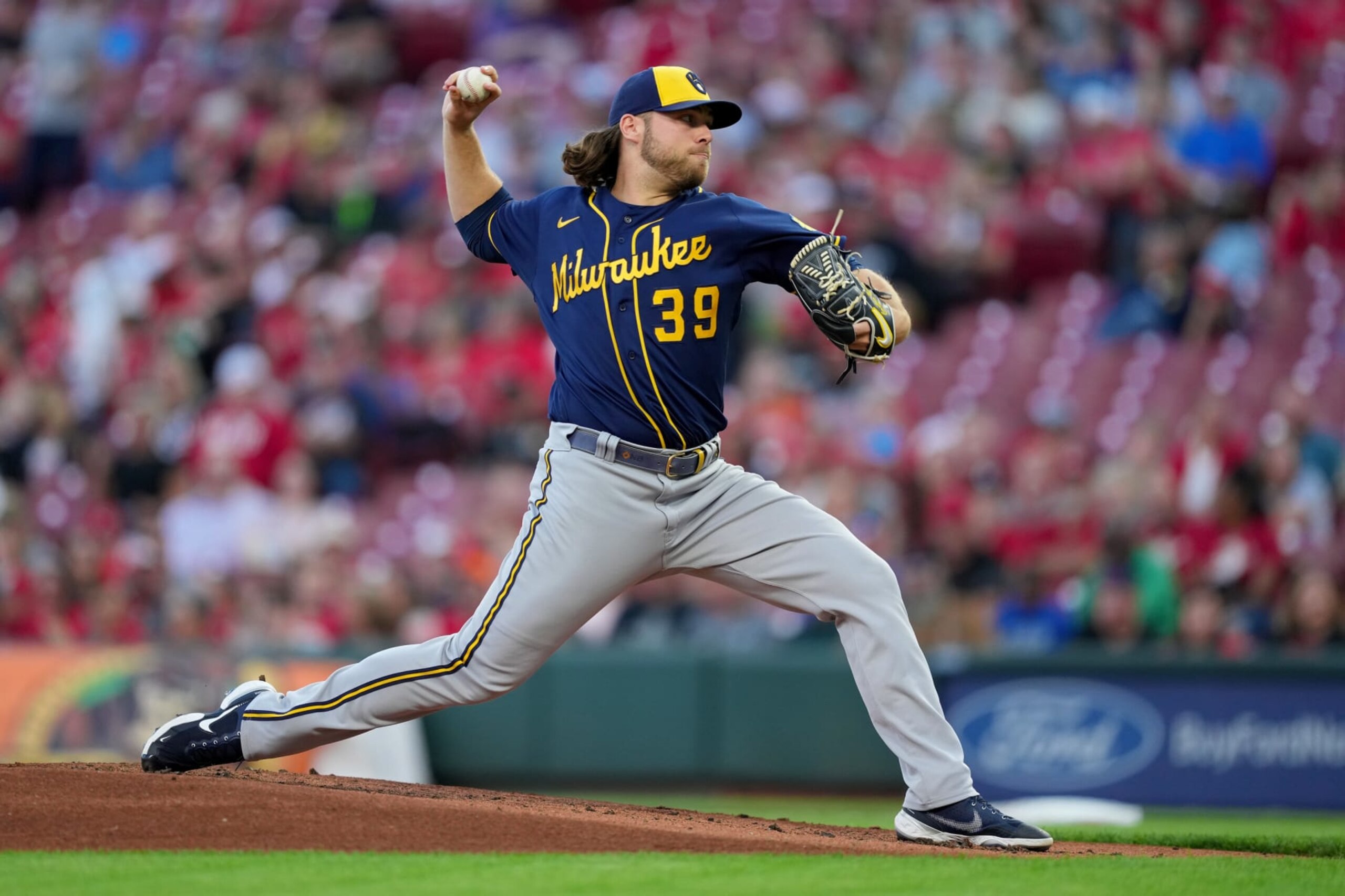 CINCINNATI, OHIO - SEPTEMBER 24: Corbin Burnes #39 of the Milwaukee Brewers pitches in the first inning against the Cincinnati Reds at Great American Ball Park on September 24, 2022 in Cincinnati, Ohio. (Photo by Dylan Buell/Getty Images)