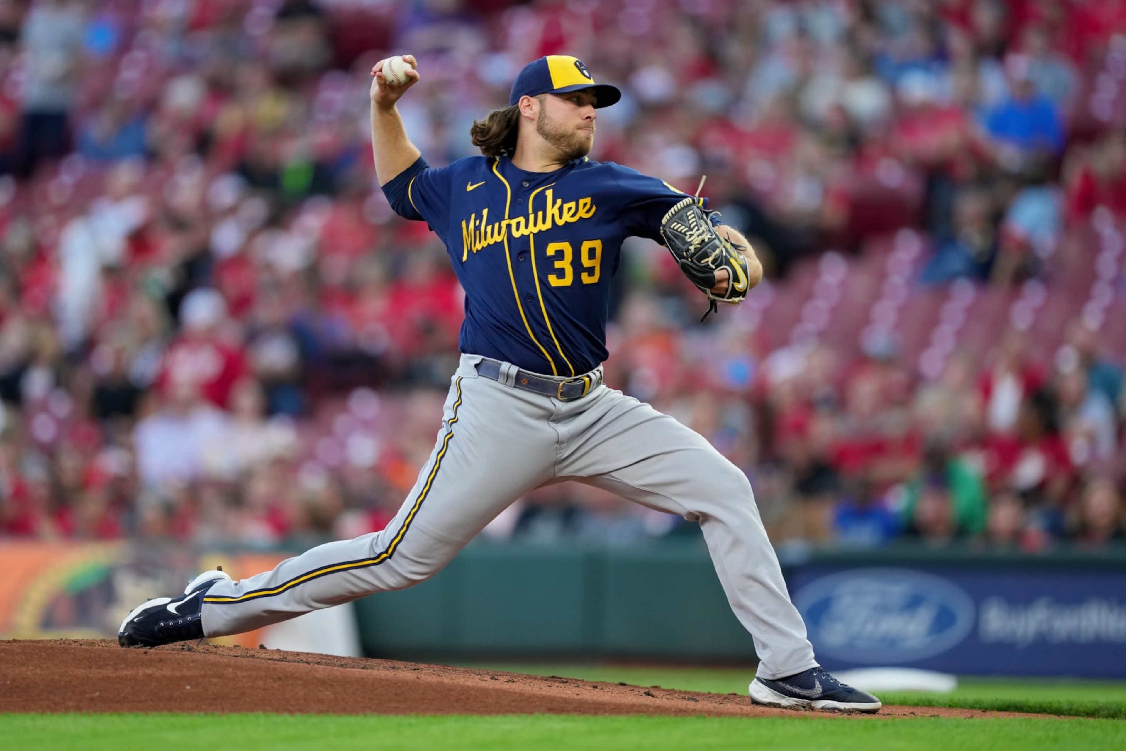 CINCINNATI, OHIO - SEPTEMBER 24: Corbin Burnes #39 of the Milwaukee Brewers pitches in the first inning against the Cincinnati Reds at Great American Ball Park on September 24, 2022 in Cincinnati, Ohio. (Photo by Dylan Buell/Getty Images)