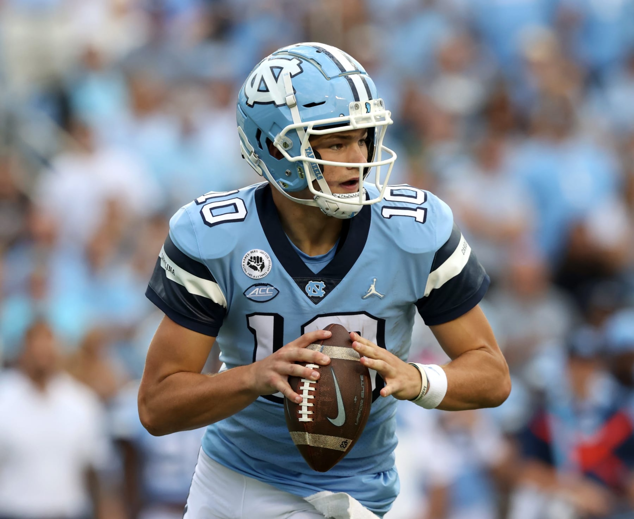 CHAPEL HILL, NC - SEPTEMBER 24: Drake Maye #10 of the University North Carolina drops back during a game between Notre Dame and North Carolina at Kenan Memorial Stadium on September 24, 2022 in Chapel Hill, North Carolina. (Photo by Andy Mead/ISI Photos/Getty Images)