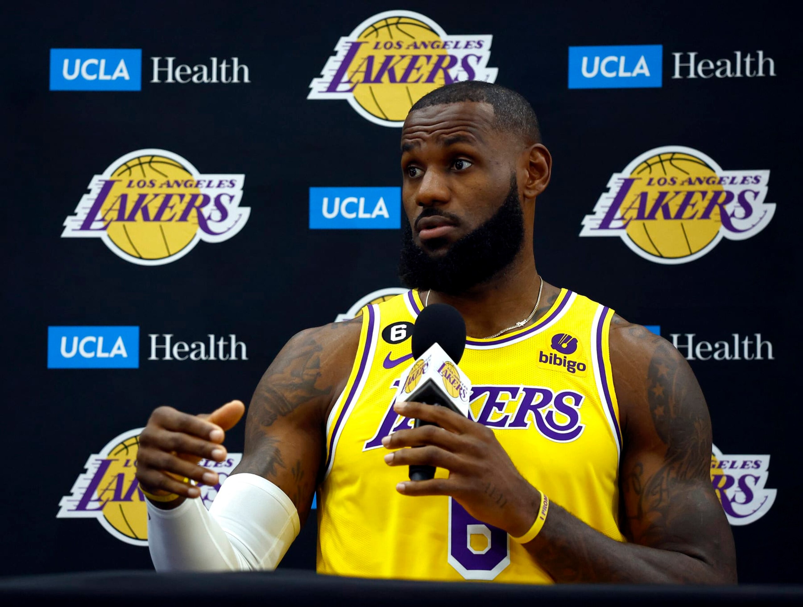 EL SEGUNDO, CALIFORNIA - SEPTEMBER 26:  LeBron James #6 of the Los Angeles Lakers speaks with the media during Los Angeles Lakers media day at UCLA Health Training Center on September 26, 2022 in El Segundo, California.  NOTE TO USER: User expressly acknowledges and agrees that, by downloading and/or using this photograph, user is consenting to the terms and conditions of the Getty Images License Agreement. (Photo by Ronald Martinez/Getty Images)