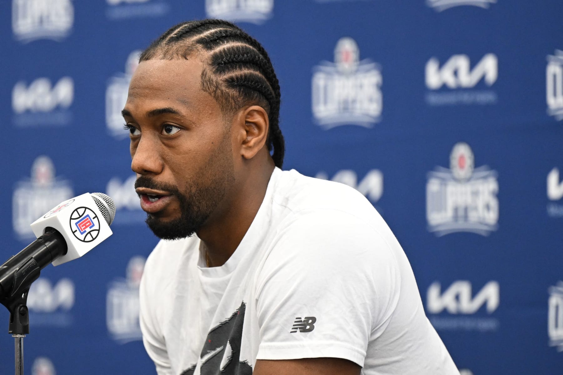Los Angeles Clippers Kawhi Leonard speaks to members of the press during the Los Angeles Clippers media day at the Honey Training Center in Playa Vista, California, on September 26, 2022. (Photo by Patrick T. FALLON / AFP) (Photo by PATRICK T. FALLON/AFP via Getty Images)