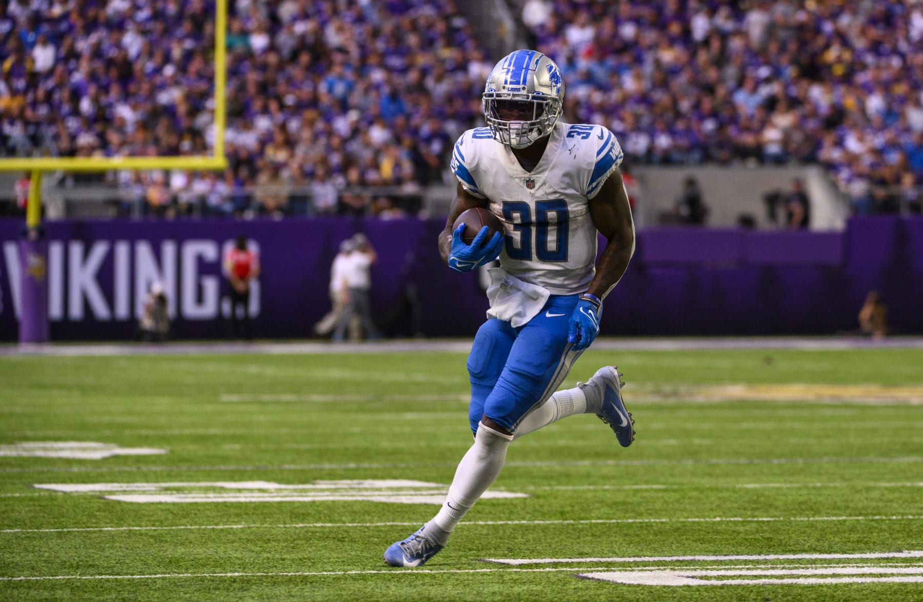 MINNEAPOLIS, MN - SEPTEMBER 25: Jamaal Williams #30 of the Detroit Lions runs with the ball in the third quarter of the game against the Minnesota Vikings at U.S. Bank Stadium on September 25, 2022 in Minneapolis, Minnesota. (Photo by Stephen Maturen/Getty Images)