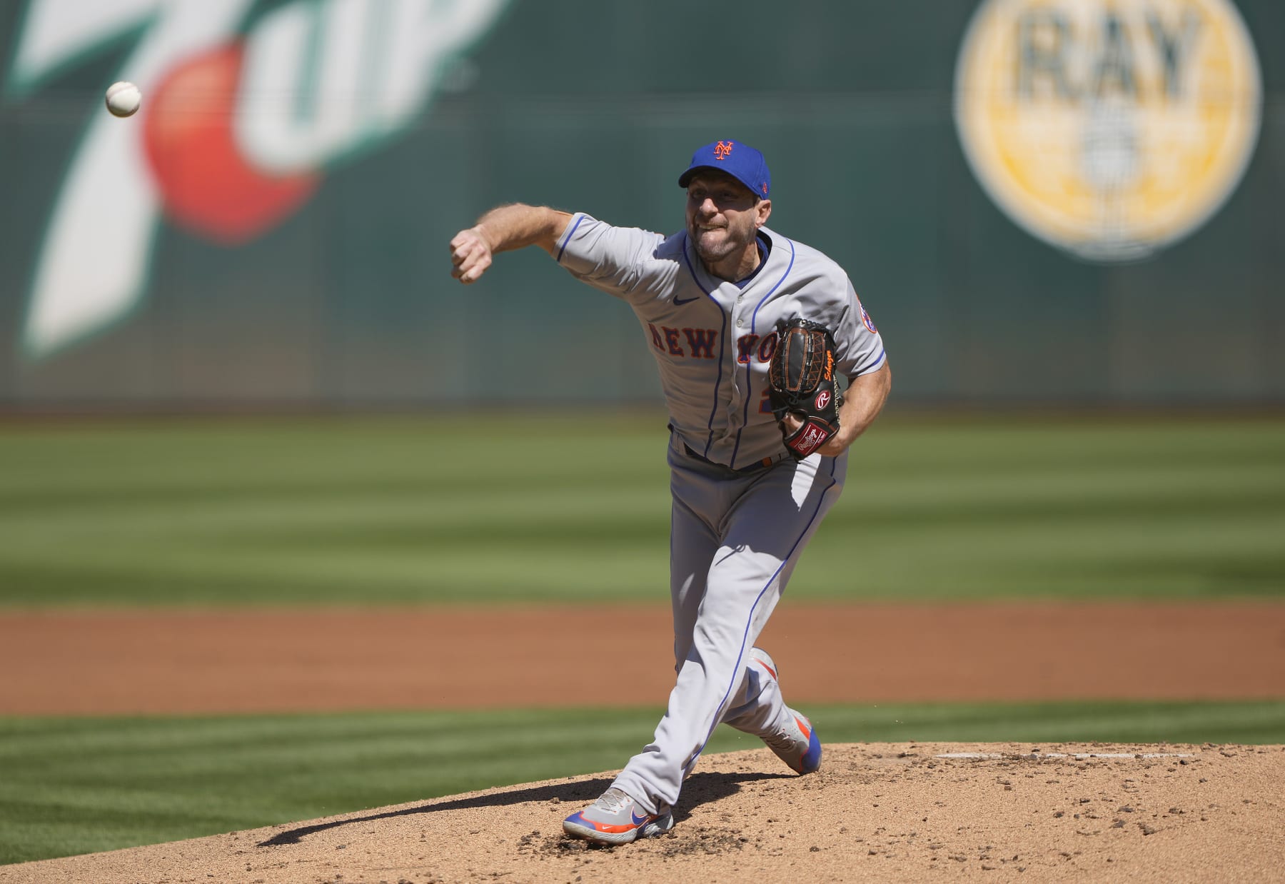 OAKLAND, CALIFORNIA - SEPTEMBER 25: Max Scherzer #21 of the New York Mets pitches against the Oakland Athletics in the bottom of the first inning at RingCentral Coliseum on September 25, 2022 in Oakland, California. (Photo by Thearon W. Henderson/Getty Images)