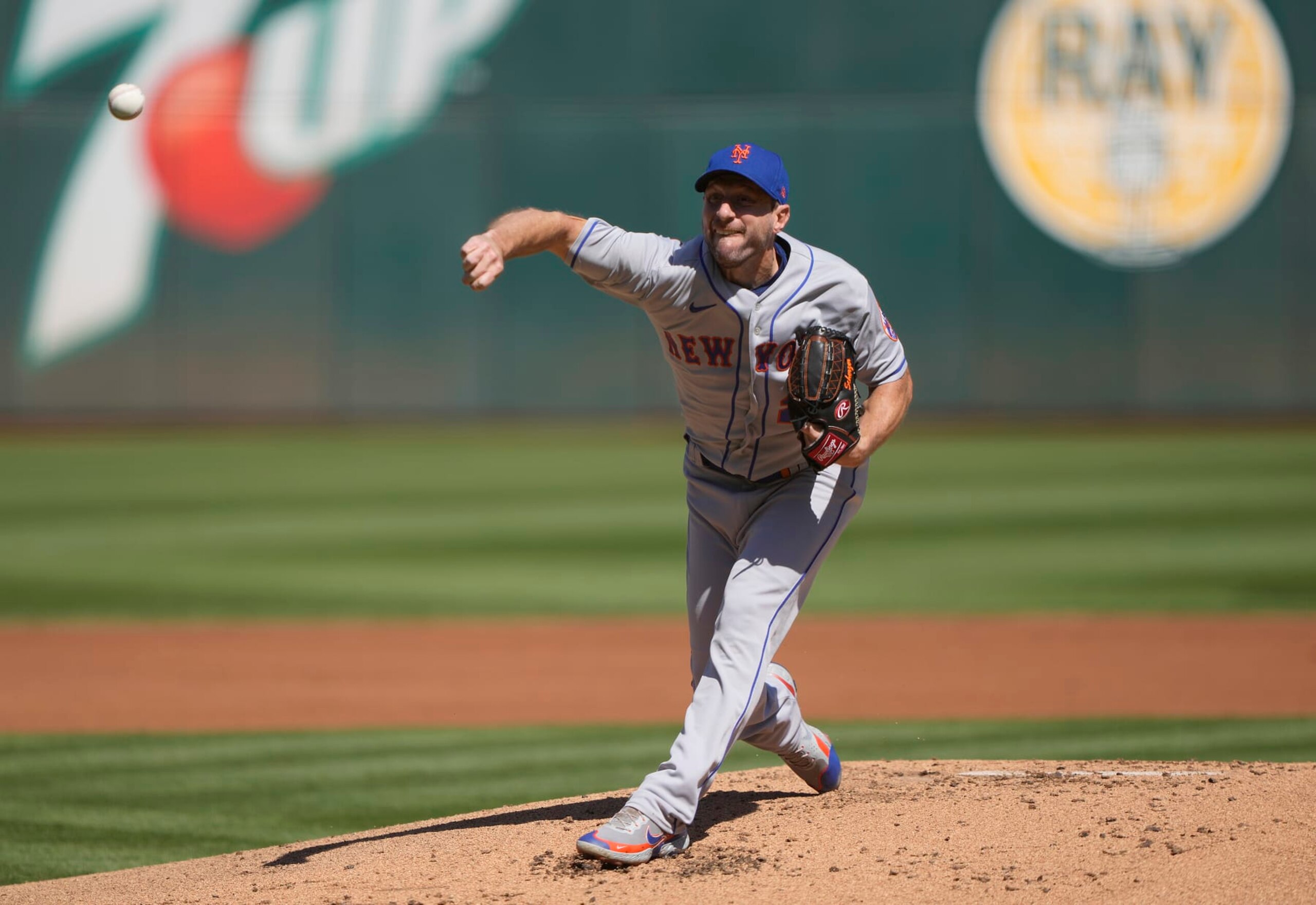 OAKLAND, CALIFORNIA - SEPTEMBER 25: Max Scherzer #21 of the New York Mets pitches against the Oakland Athletics in the bottom of the first inning at RingCentral Coliseum on September 25, 2022 in Oakland, California. (Photo by Thearon W. Henderson/Getty Images)