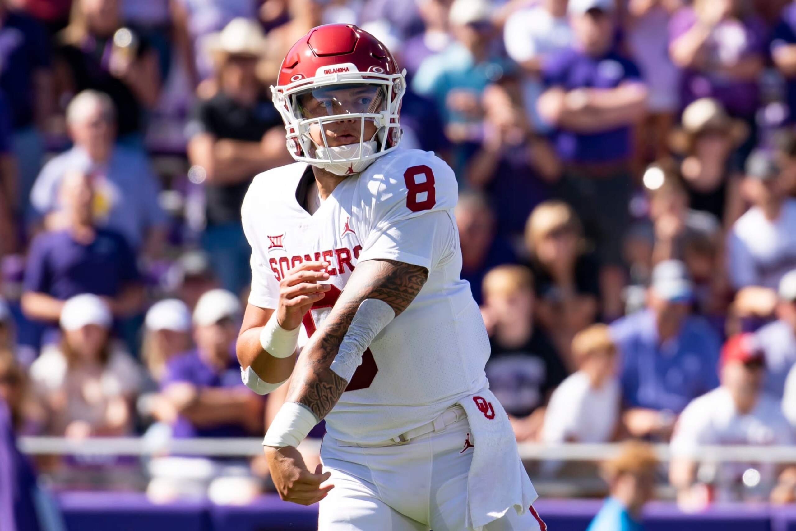 FORT WORTH, TX - OCTOBER 01: Quarterback Dillon Gabriel #8 of the Oklahoma Sooners throws the ball in the first half during Oklahoma's road game against TCU at Amon G. Carter Stadium on October 1, 2022 in Fort Worth, Texas. (Photo by Emil Lippe/Getty Images)
