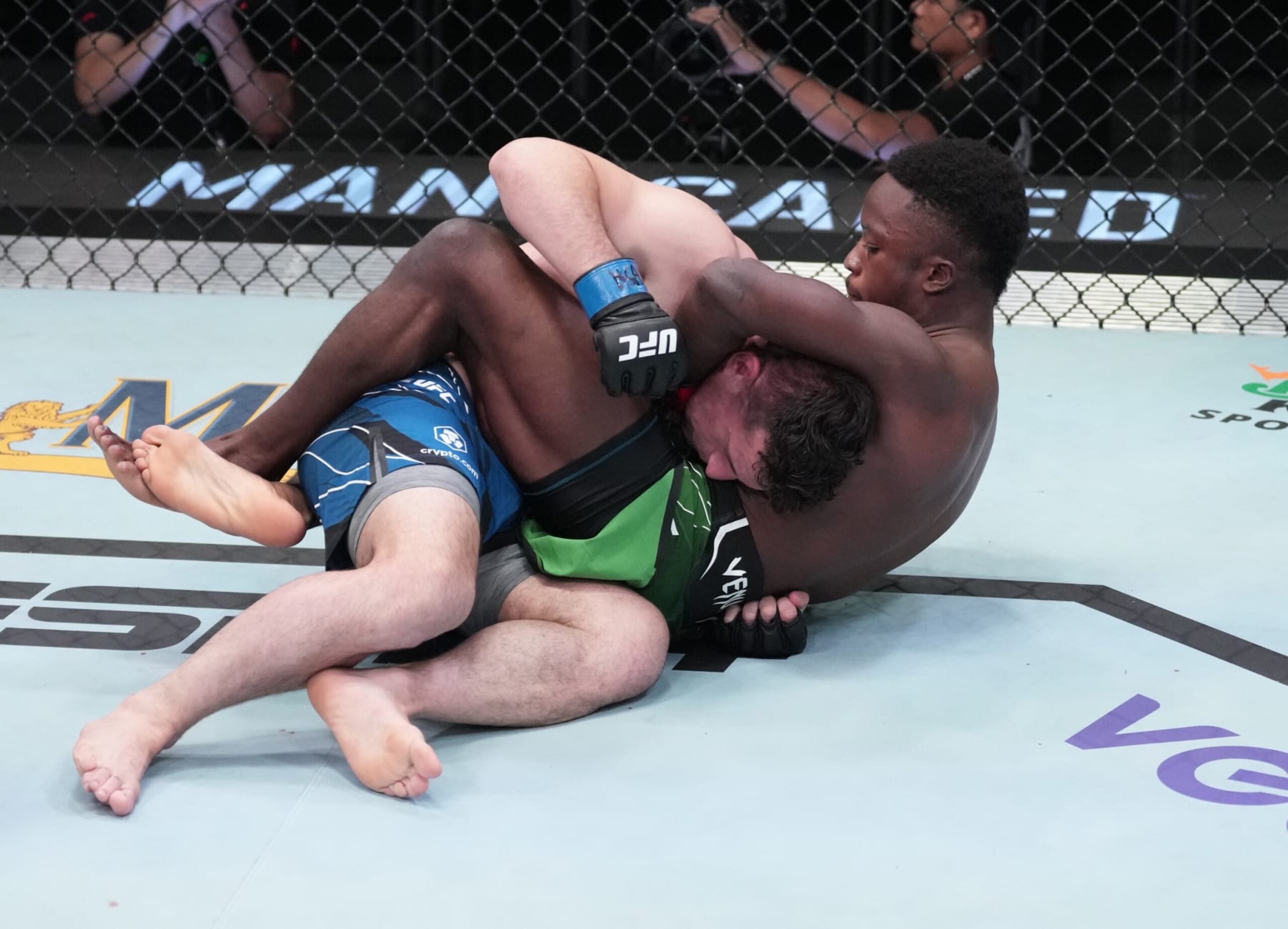 LAS VEGAS, NEVADA - OCTOBER 01: (R-L) Sodiq Yusuff of Nigeria secures a guillotine choke against Don Shainis in a featherweight fight during the UFC Fight Night event at UFC APEX on October 01, 2022 in Las Vegas, Nevada. (Photo by Jeff Bottari/Zuffa LLC)