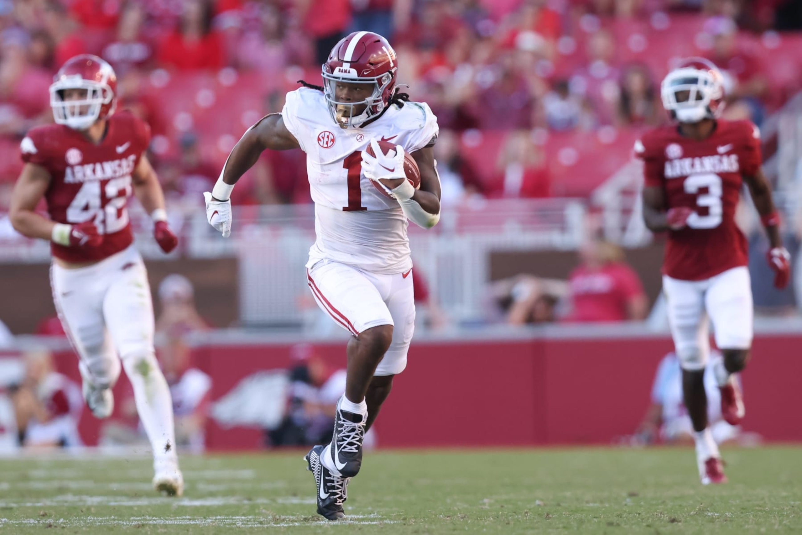 FAYETTEVILLE, AR - OCTOBER 01: Alabama Crimson Tide running back Jahmyr Gibbs (1) runs for a touchdown in the game between the Arkansas Razorbacks and the Alabama Crimson Tide on October 01, 2022 at Donald W. Reynolds Razorback Stadium in Fayetteville, AR (Photo by John Bunch/Icon Sportswire via Getty Images)