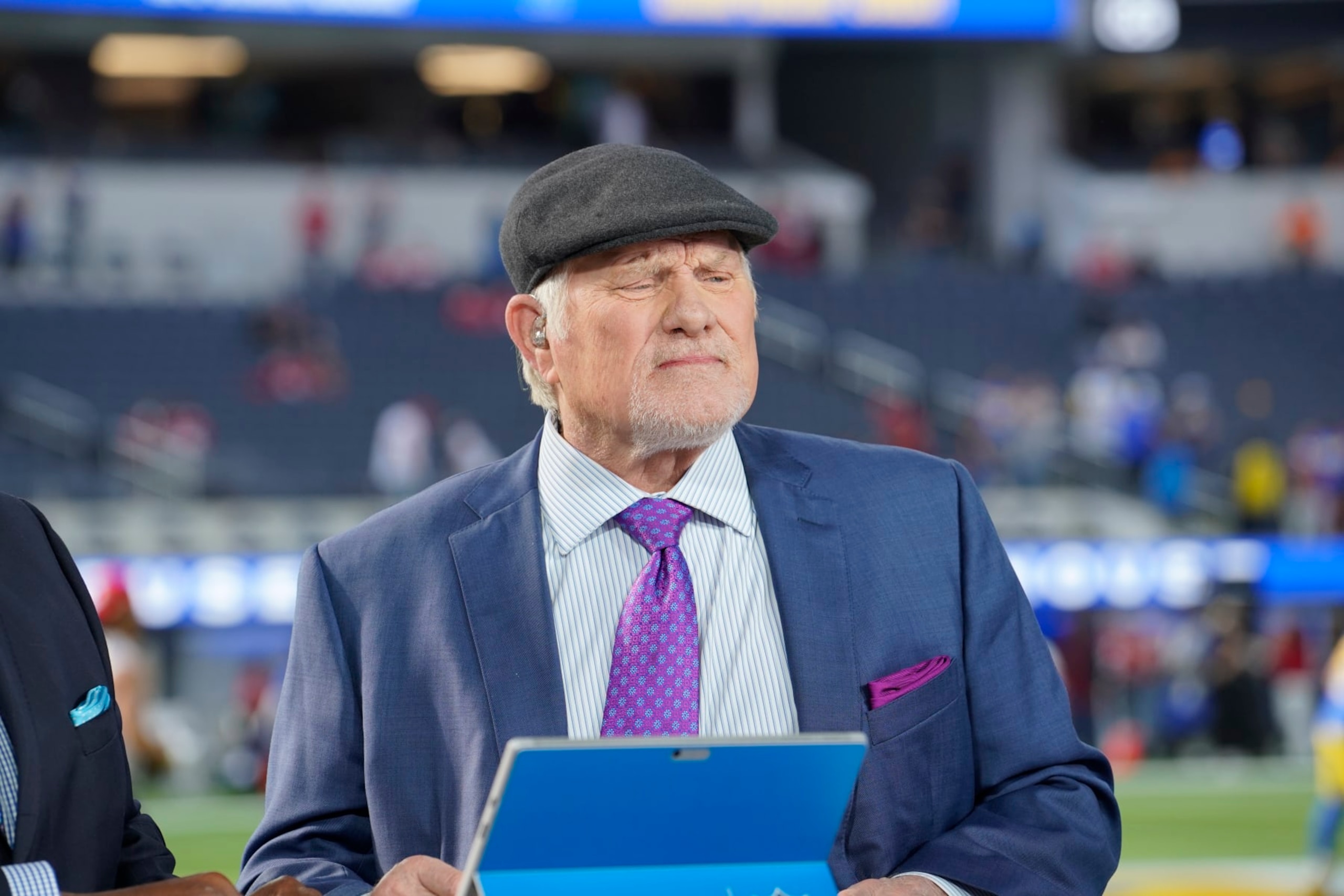 INGLEWOOD, CA - JANUARY 30: Terry Bradshaw of Fox Sports during the NFC Conference Championship game between the San Francisco 49ers and the Los Angeles Rams on January 30, 2022, at SoFi Stadium in Inglewood, CA. (Photo by Icon Sportswire) INGLEWOOD, CA - JANUARY 30: Terry Bradshaw of Fox Sports during the NFC Conference Championship game between the San Francisco 49ers and the Los Angeles Rams on January 30, 2022, at SoFi Stadium in Inglewood, CA. (Photo by Icon Sportswire)
