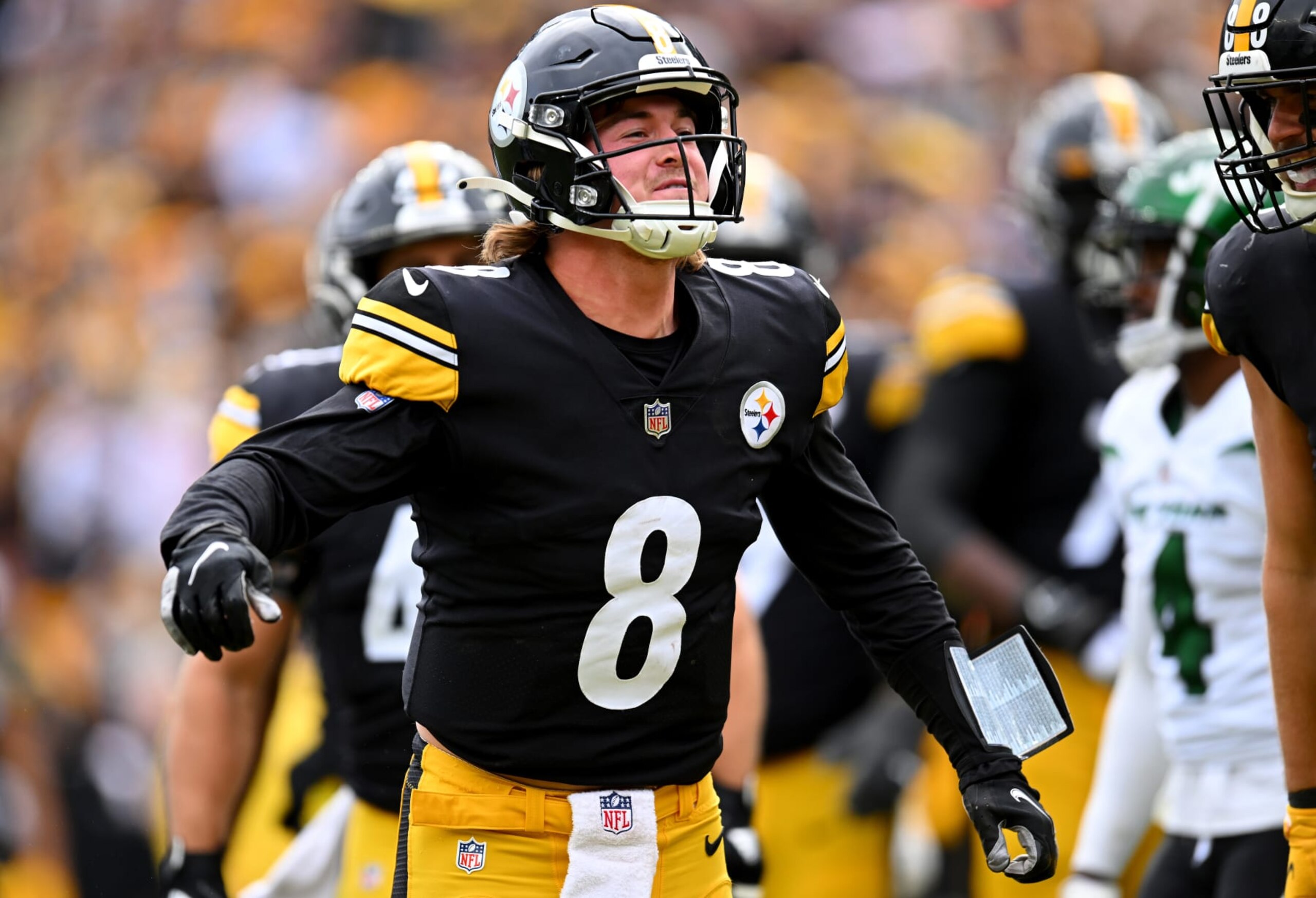 PITTSBURGH, PENNSYLVANIA - OCTOBER 02: Kenny Pickett #8 of the Pittsburgh Steelers celebrates after scoring a touchdown in the third quarter against the New York Jets at Acrisure Stadium on October 02, 2022 in Pittsburgh, Pennsylvania. (Photo by Joe Sargent/Getty Images)