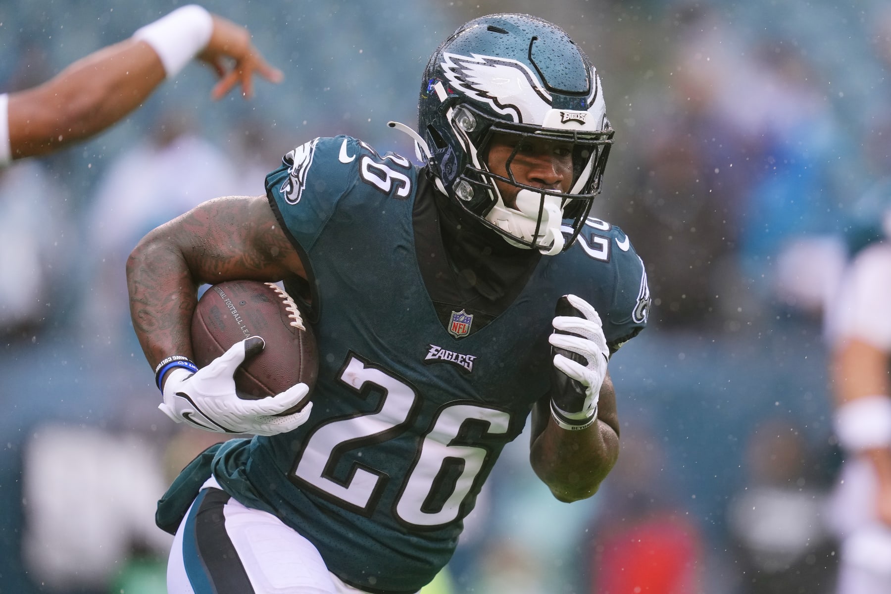PHILADELPHIA, PENNSYLVANIA - OCTOBER 02: Miles Sanders #26 of the Philadelphia Eagles warms up before his game against the Jacksonville Jaguars at Lincoln Financial Field on October 02, 2022 in Philadelphia, Pennsylvania. (Photo by Mitchell Leff/Getty Images)