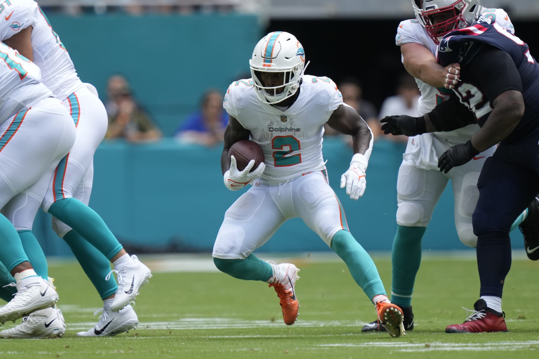 MIAMI GARDENS, FL - September 11: Miami Dolphins running back Chase Edmonds (2) finds a gap as he rushes during the game between the New England Patriots  and the Miami Dolphins, on Sunday, September 11, 2022 at Hard Rock Stadium in Miami Gardens, FL (Photo by Peter Joneleit/Icon Sportswire via Getty Images)