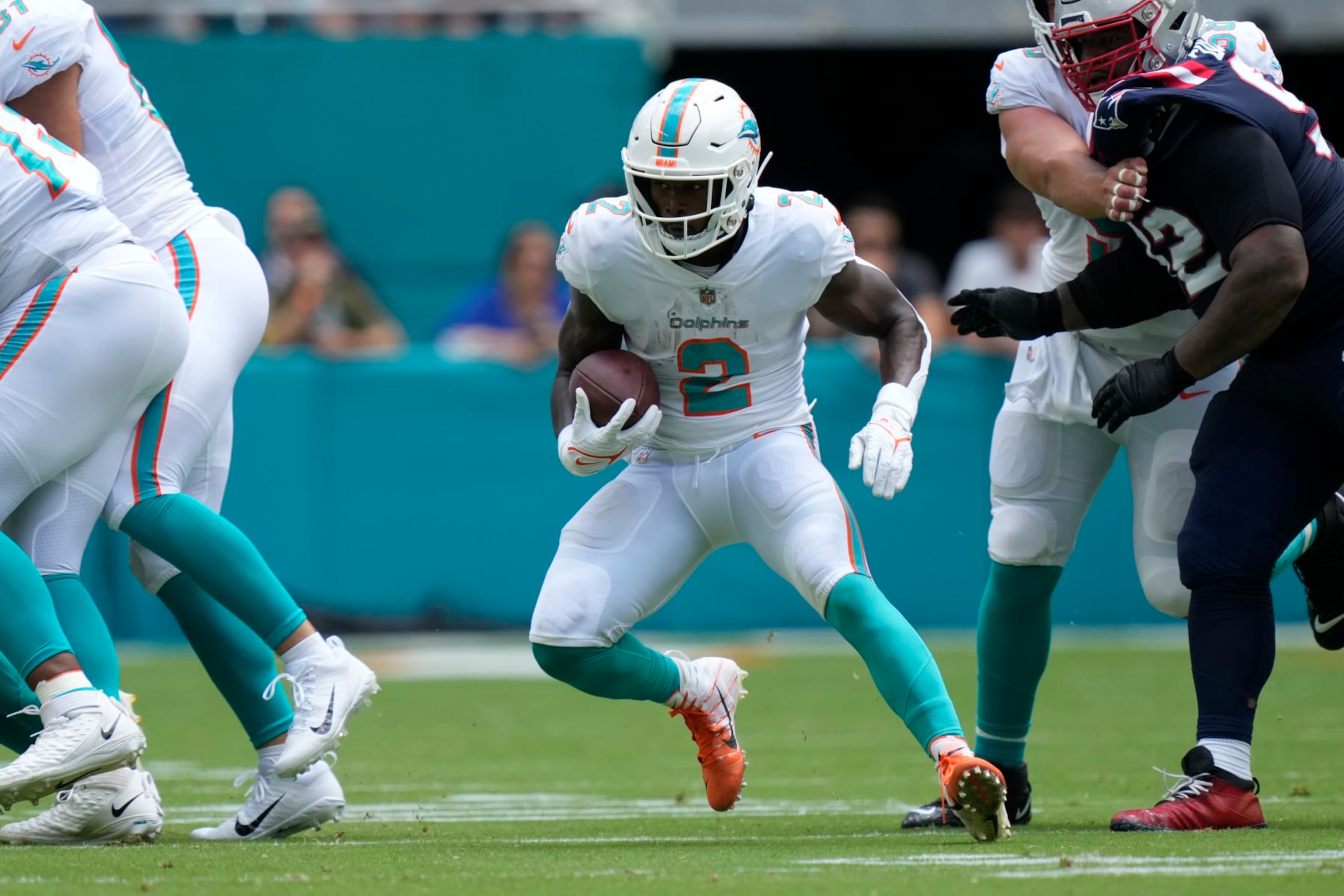 MIAMI GARDENS, FL - September 11: Miami Dolphins running back Chase Edmonds (2) finds a gap as he rushes during the game between the New England Patriots  and the Miami Dolphins, on Sunday, September 11, 2022 at Hard Rock Stadium in Miami Gardens, FL (Photo by Peter Joneleit/Icon Sportswire via Getty Images)