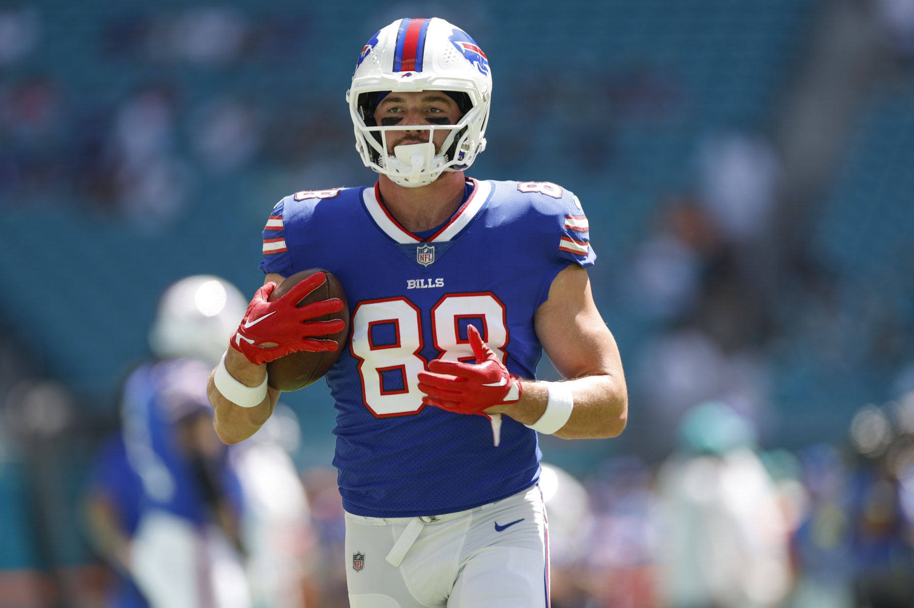 MIAMI GARDENS, FL - SEPTEMBER 25: Buffalo Bills tight end Dawson Knox (88) during the game between the Buffalo Bills and the Miami Dolphins on September 25, 2022 at Hard Rock Stadium in Miami Gardens, Fl. (Photo by David Rosenblum/Icon Sportswire via Getty Images)