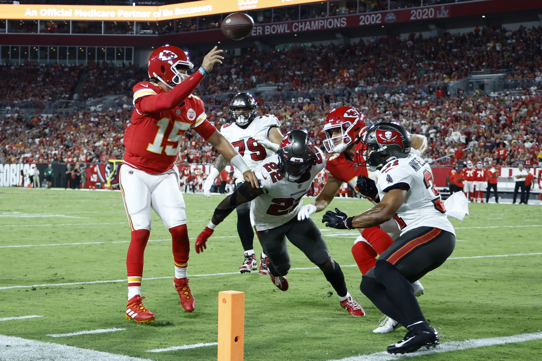 TAMPA, FLORIDA - OCTOBER 02: Patrick Mahomes #15 of the Kansas City Chiefs throws a touchdown pass to Clyde Edwards-Helaire #25 (not pictured) against the Tampa Bay Buccaneers during the second quarter at Raymond James Stadium on October 02, 2022 in Tampa, Florida. (Photo by Douglas P. DeFelice/Getty Images)
