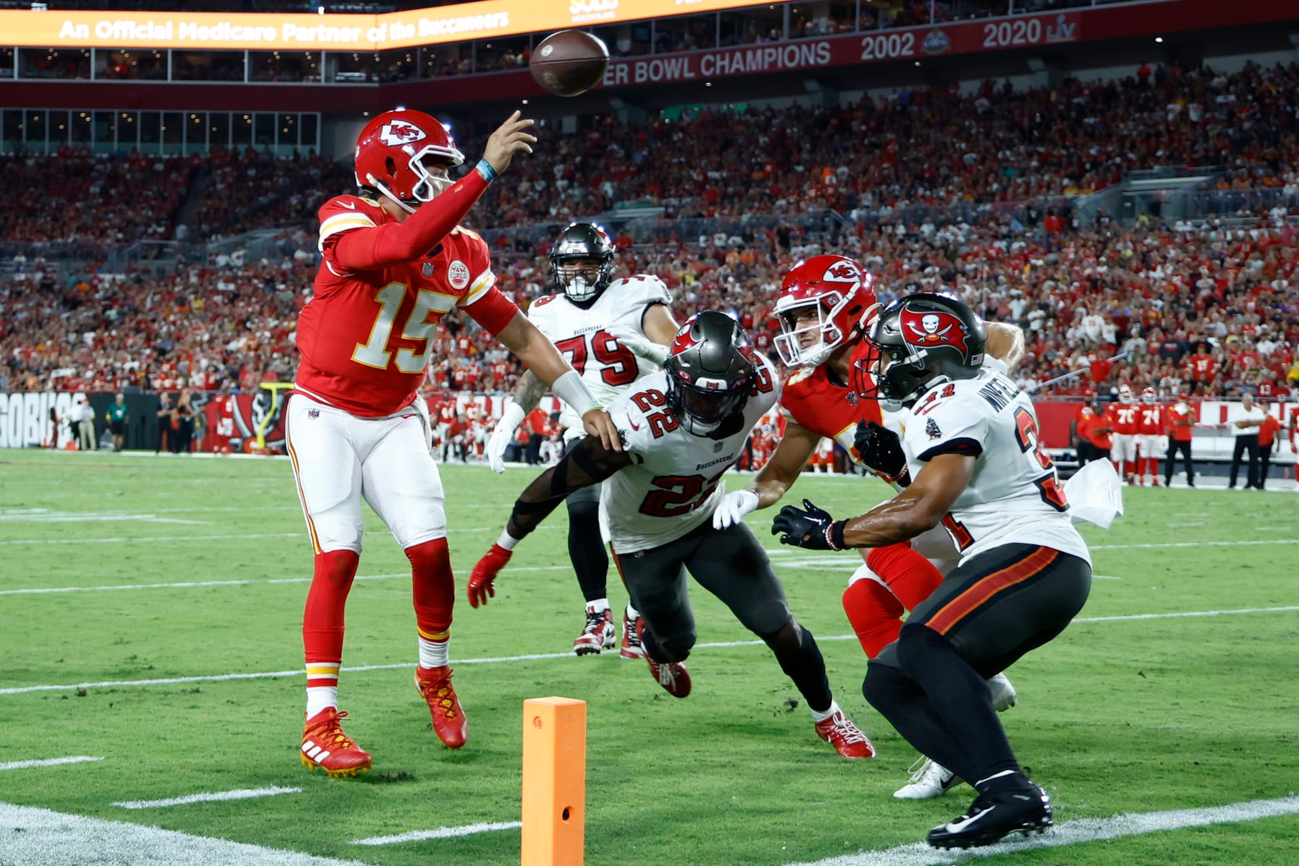 TAMPA, FLORIDA - OCTOBER 02: Patrick Mahomes #15 of the Kansas City Chiefs throws a touchdown pass to Clyde Edwards-Helaire #25 (not pictured) against the Tampa Bay Buccaneers during the second quarter at Raymond James Stadium on October 02, 2022 in Tampa, Florida. (Photo by Douglas P. DeFelice/Getty Images)