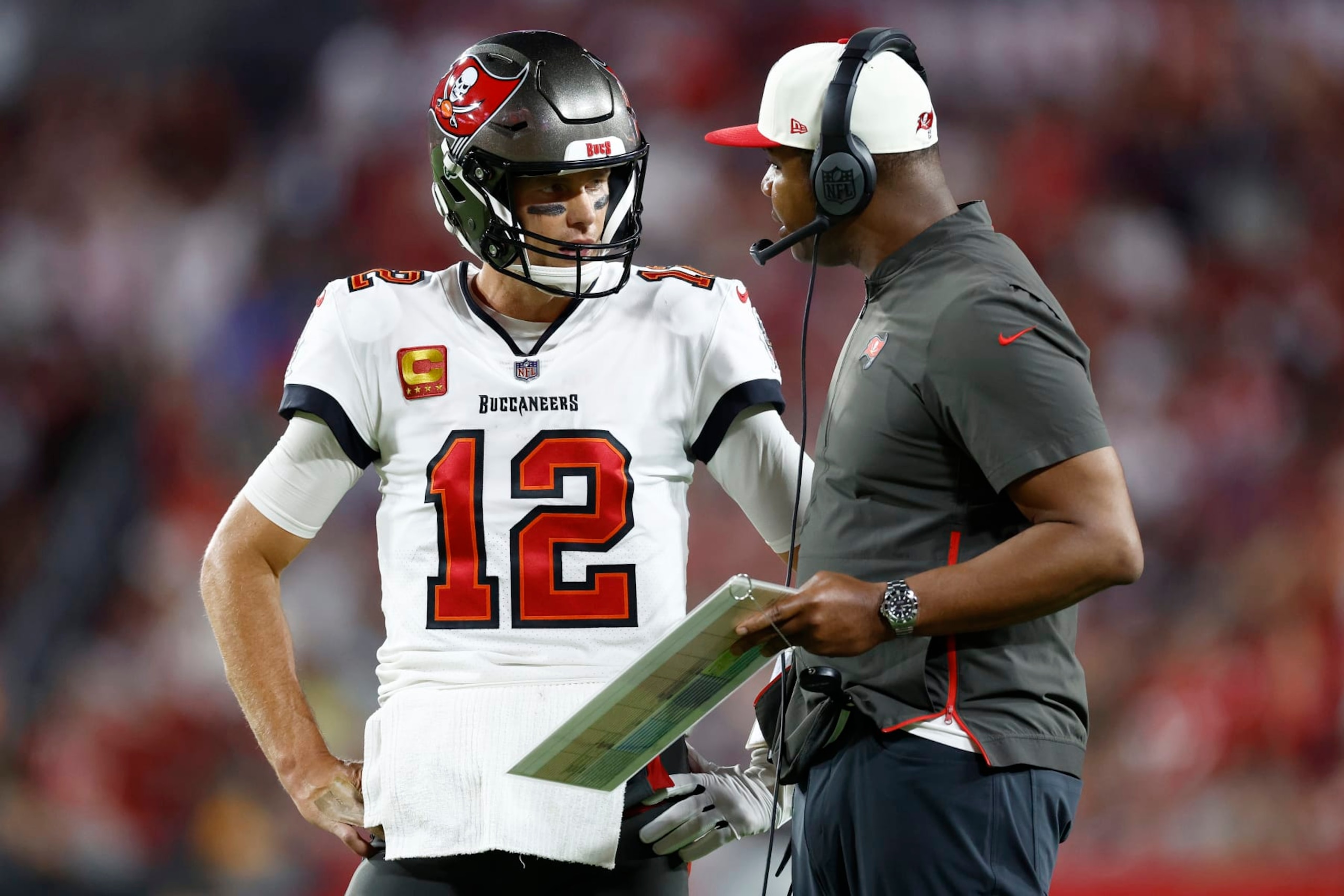 TAMPA, FLORIDA - OCTOBER 02: Tom Brady #12 of the Tampa Bay Buccaneers talks with offensive coordinator Byron Leftwich against the Kansas City Chiefs during the third quarter at Raymond James Stadium on October 02, 2022 in Tampa, Florida. (Photo by Douglas P. DeFelice/Getty Images)