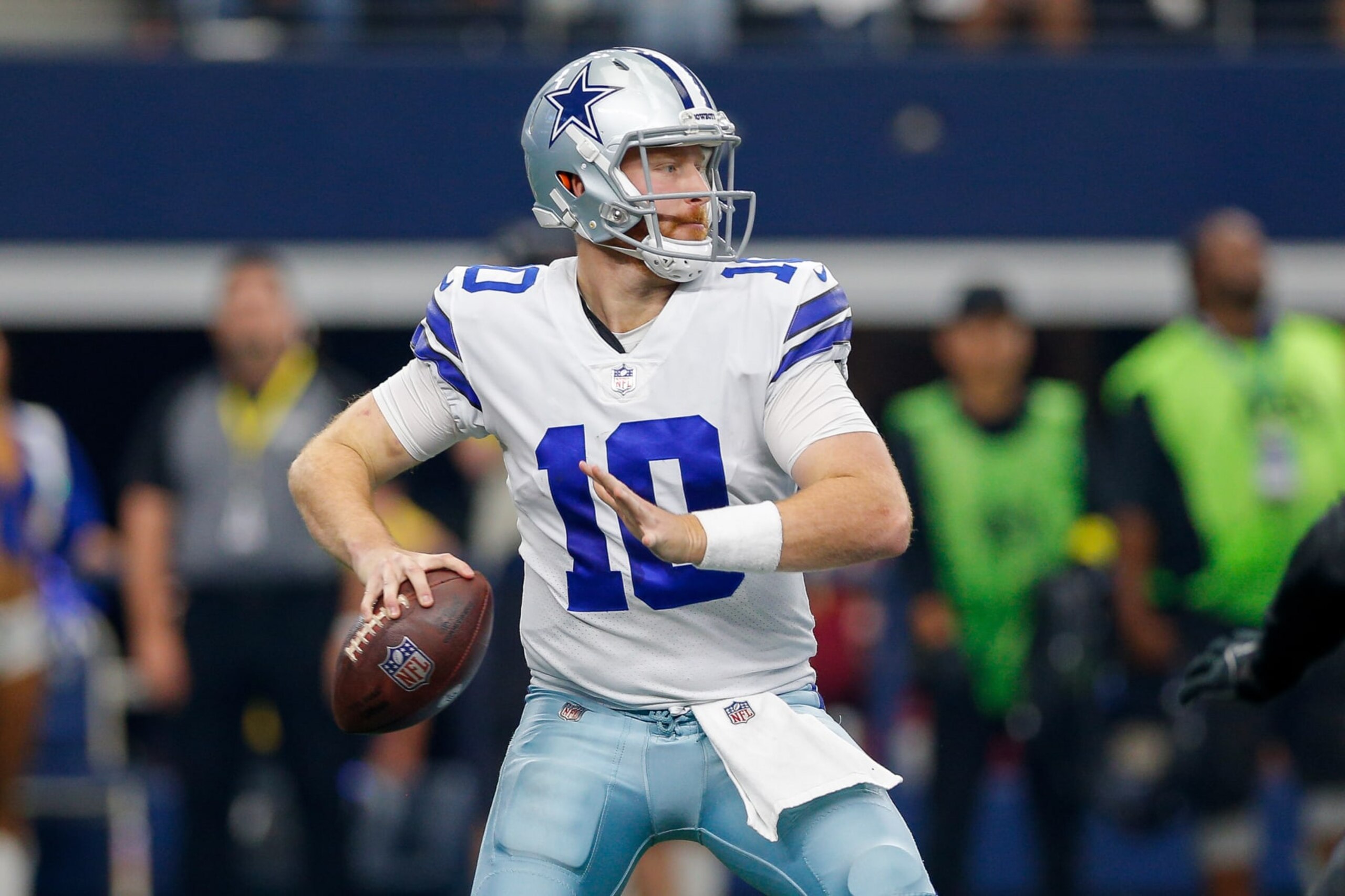 ARLINGTON, TX - OCTOBER 02: Dallas Cowboys Quarterback Cooper Rush (10) drops back to pass during the game between the Washington Commanders and Dallas Cowboys on October 2, 2022 at AT&T Stadium in Arlington, TX.  (Photo by Andrew Dieb/Icon Sportswire via Getty Images)