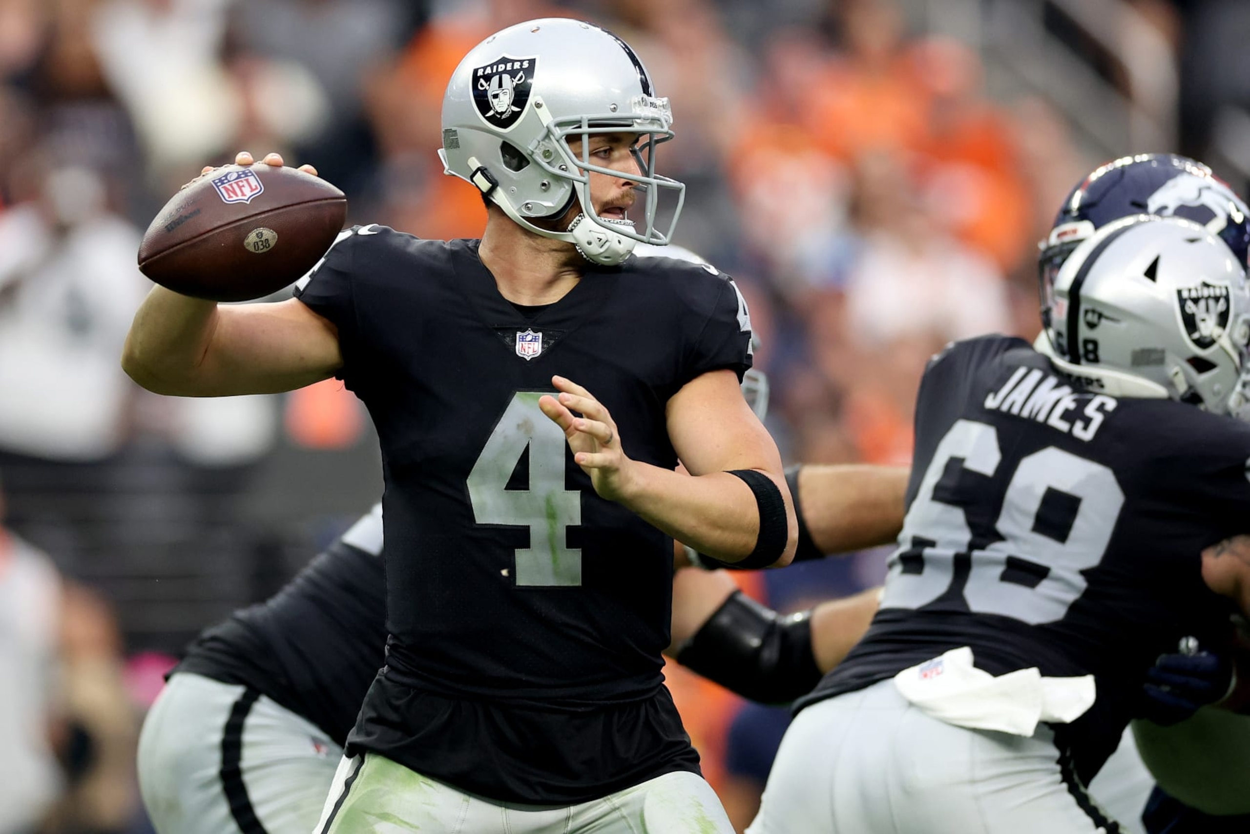 LAS VEGAS, NEVADA - OCTOBER 02: Derek Carr #4 of the Las Vegas Raiders throws a pass in the fourth quarter against the Denver Broncos at Allegiant Stadium on October 02, 2022 in Las Vegas, Nevada. (Photo by Christian Petersen/Getty Images)