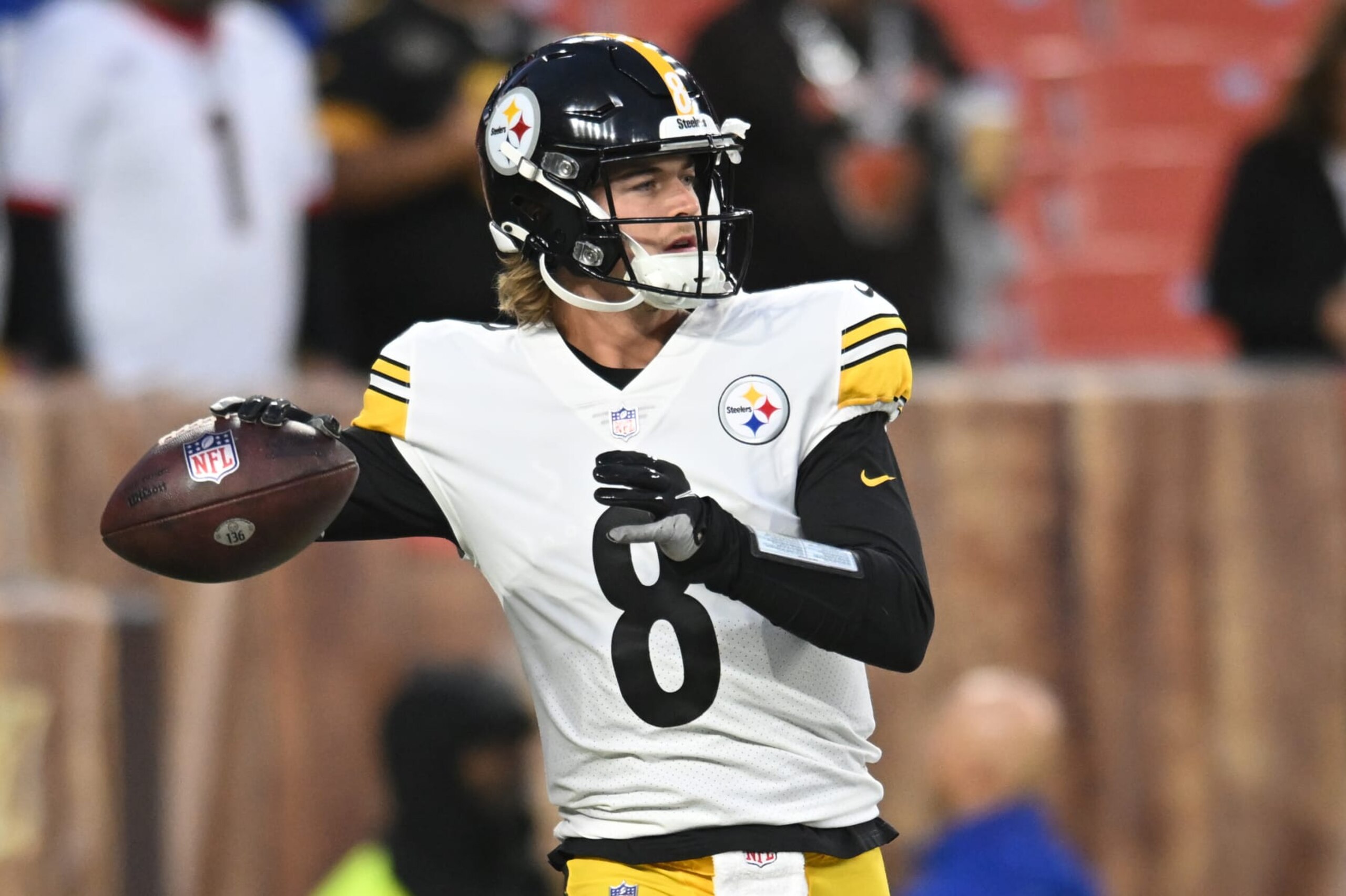 CLEVELAND, OHIO - SEPTEMBER 22: Kenny Pickett #8 of the Pittsburgh Steelers warms up prior to facing the Cleveland Browns at FirstEnergy Stadium on September 22, 2022 in Cleveland, Ohio. (Photo by Nick Cammett/Getty Images)